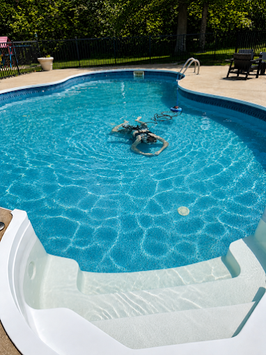 Diving and dye testing a leak in a vinyl liner pool in cranberry twp pennsylvania