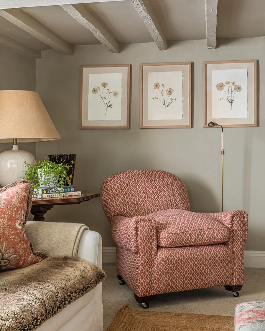 Cosy corner at our Hampshire project
📸 @jonathanbondphotography 
&bull;
&bull;
&bull;
#sittingroom #cosysittingroom #cosycorner #linwood #linwoodfabric #gpandjbaker #thepressedgardenuk #sittingroomscheme #sittingroominteriors #dargielewisdesigns