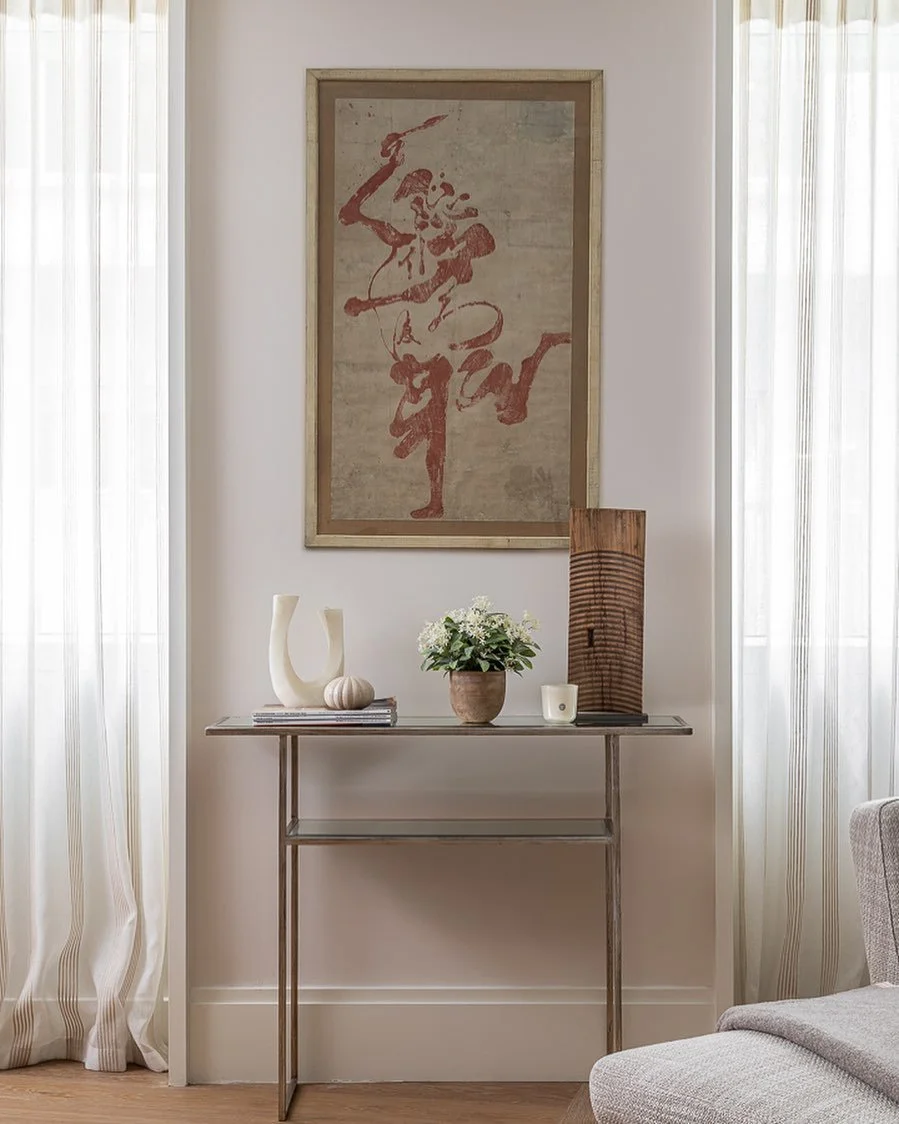 Details from our Central London project - such a wonderful, light space
📸 @jonathanbondphotography 
&bull;
&bull;
&bull;
#centrallondoninteriors #londoninteriordesign #sittingroomdesign #consoletable #consoletablestyling #consoletabledecor #robertla