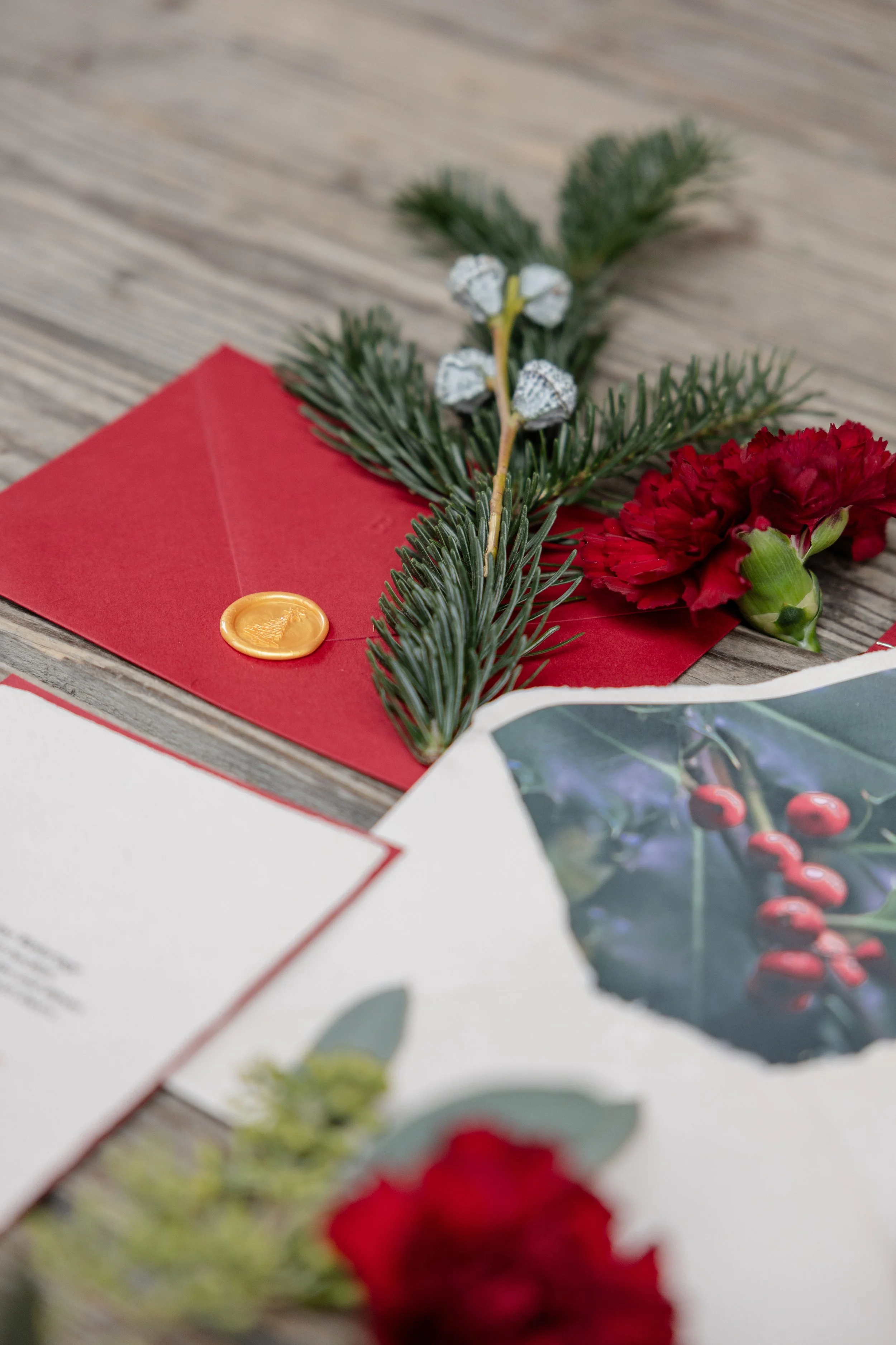 Weihnachtliche Hochzeitspapeterie als wichtiger Bereich einer Hochzeitsplanung