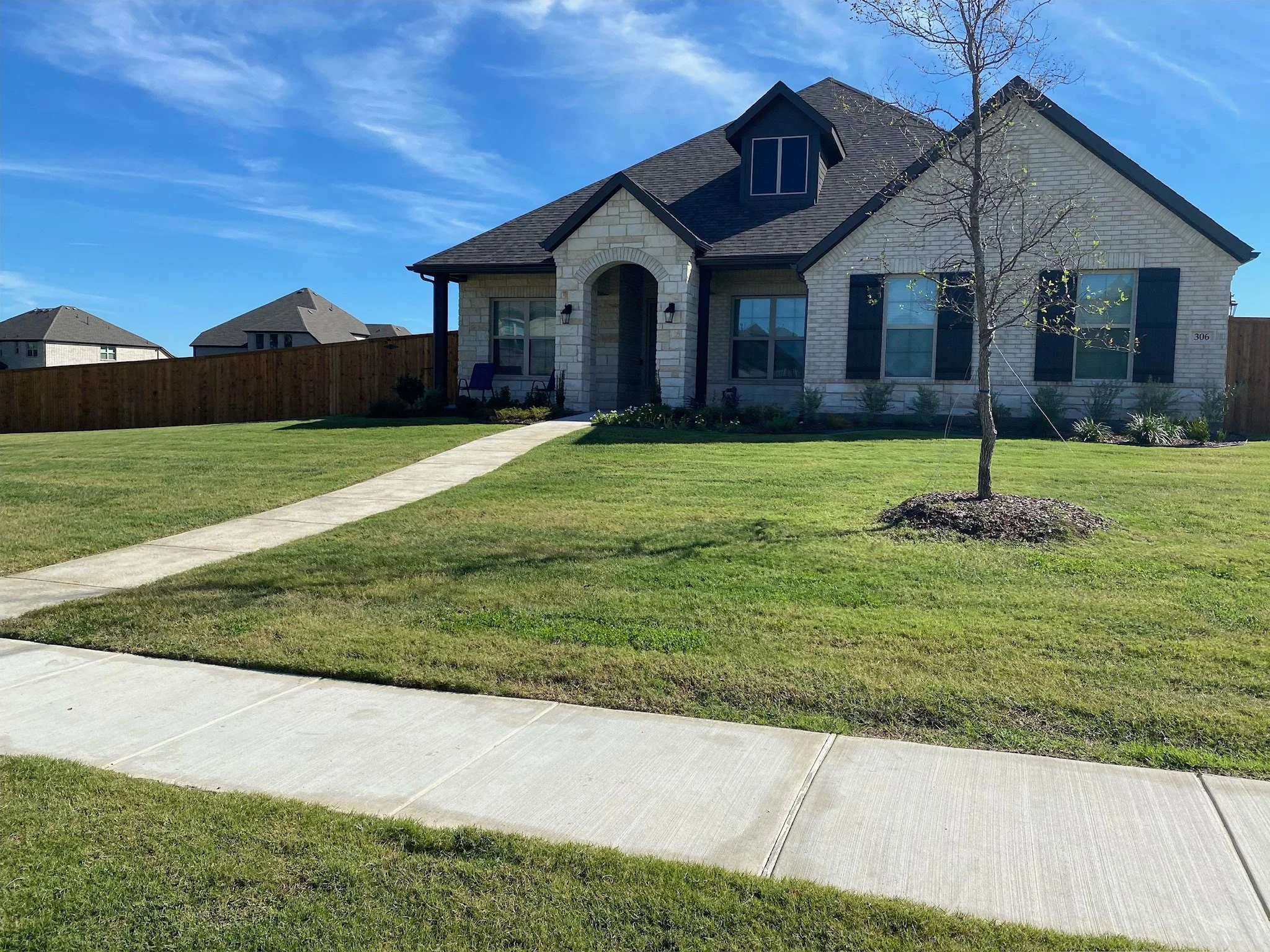Weekly lawn maintenance in Garland, TX, Rowlett, TX, Sunnyvale, TX