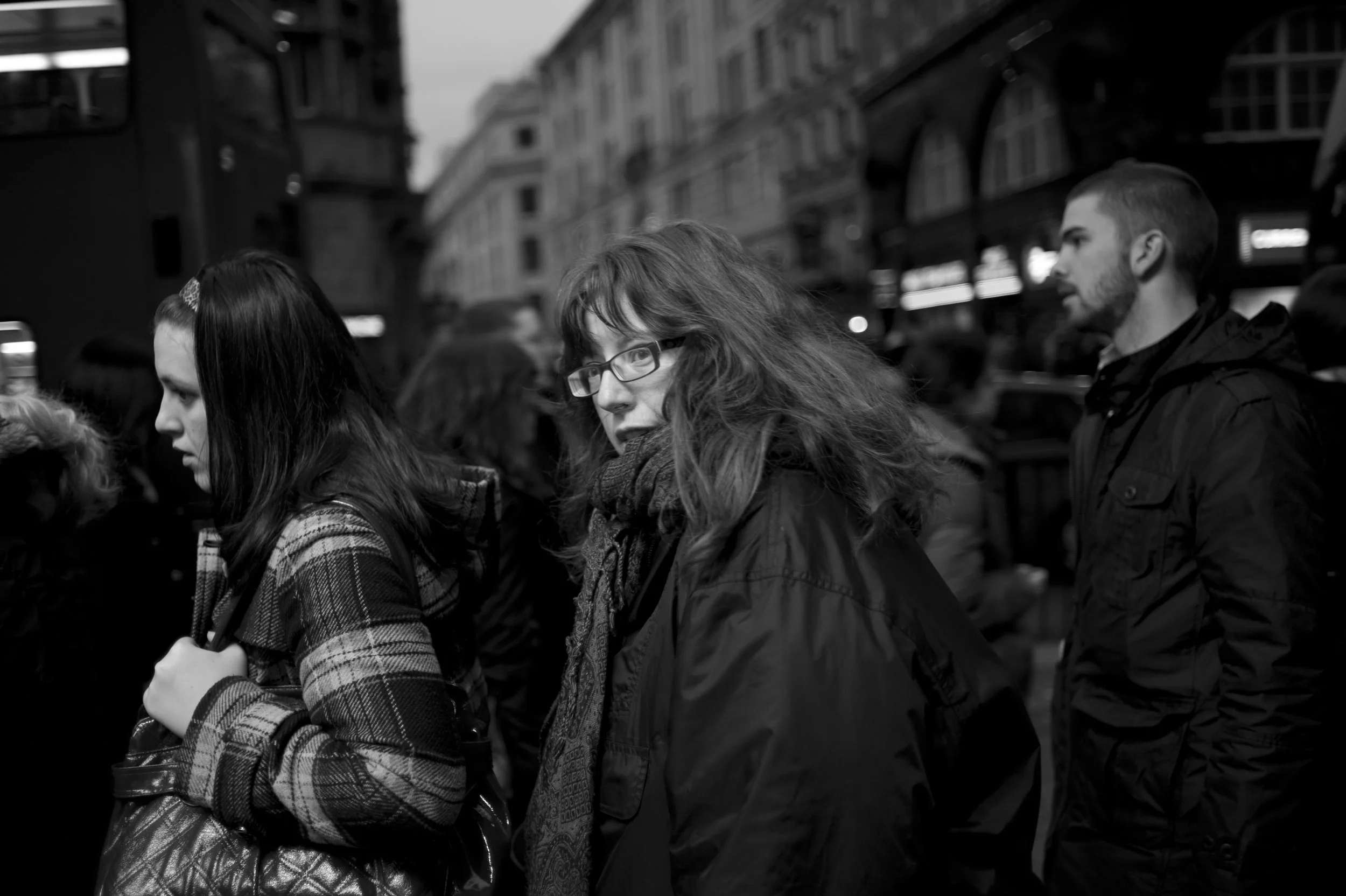 Black and white photo of people in a crowded city street.