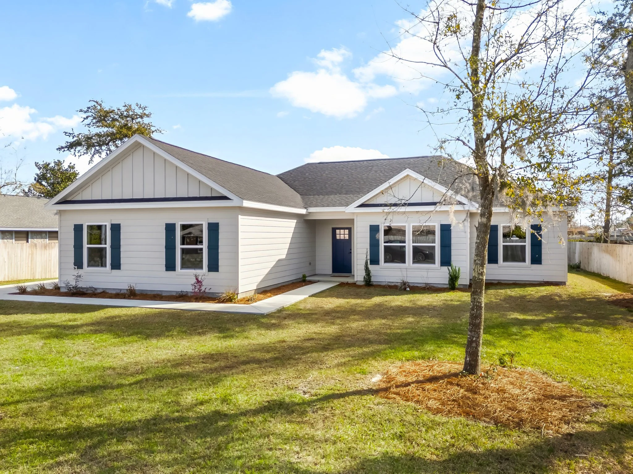 3-web-or-mls-6108 Lake Dr-2.jpg