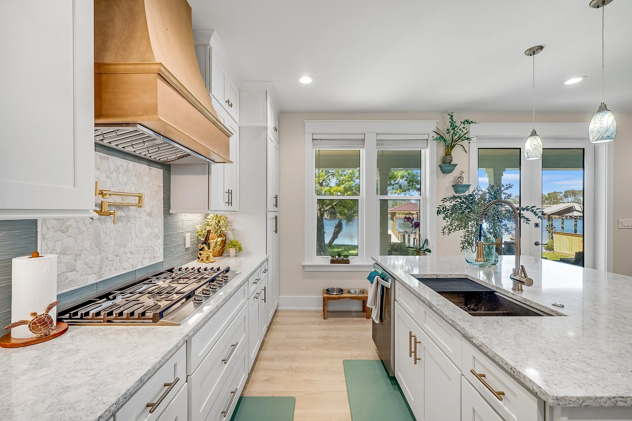 14-web-or-mls-7206 S Lagoon Dr-24.jpg