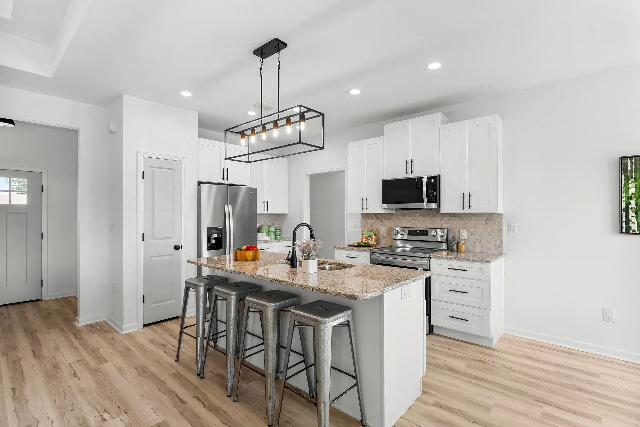 21-web-or-mls-6108 Lake Dr-25.jpg