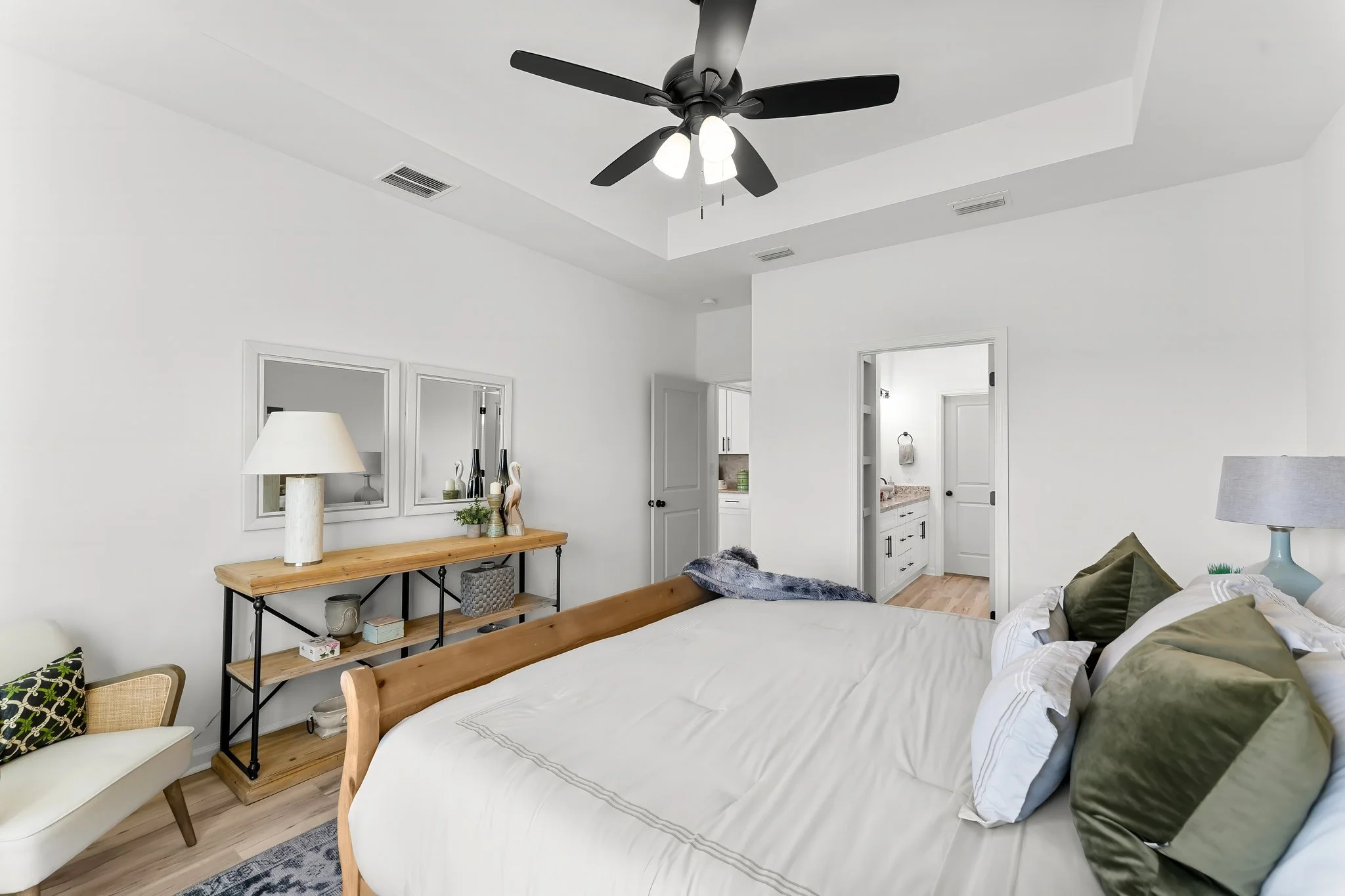 31-web-or-mls-6108 Lake Dr-38.jpg