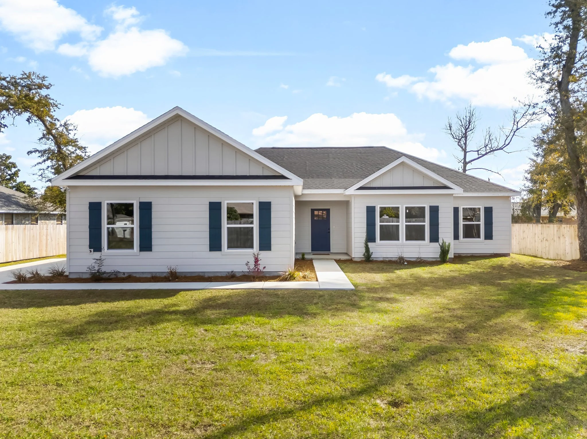 4-web-or-mls-6108 Lake Dr-1.jpg