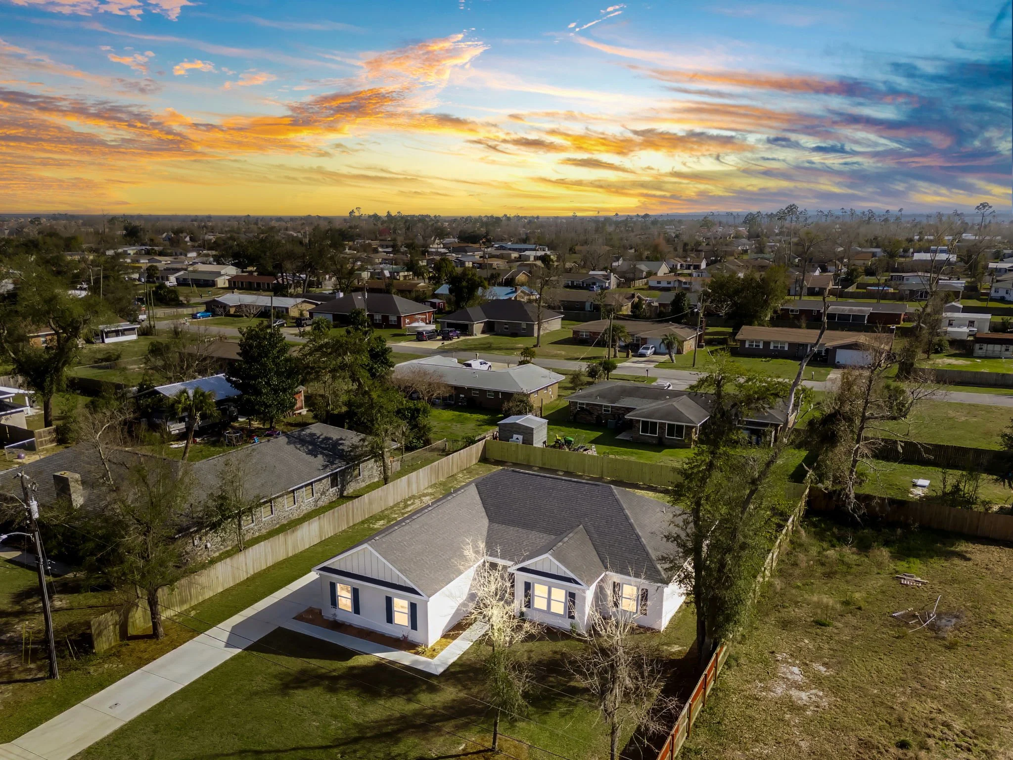 2-web-or-mls-6108 Lake Dr-8 (2).jpg