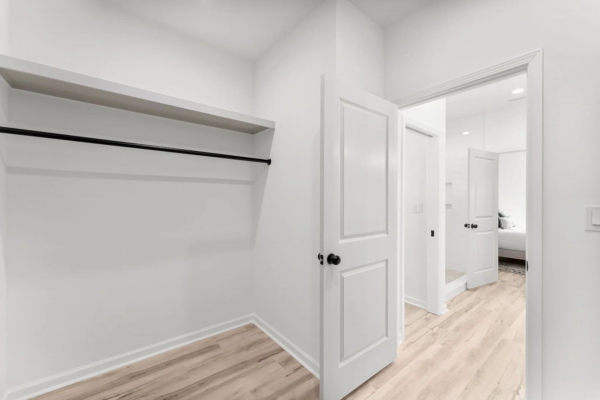 37-web-or-mls-6108 Lake Dr-44.jpg
