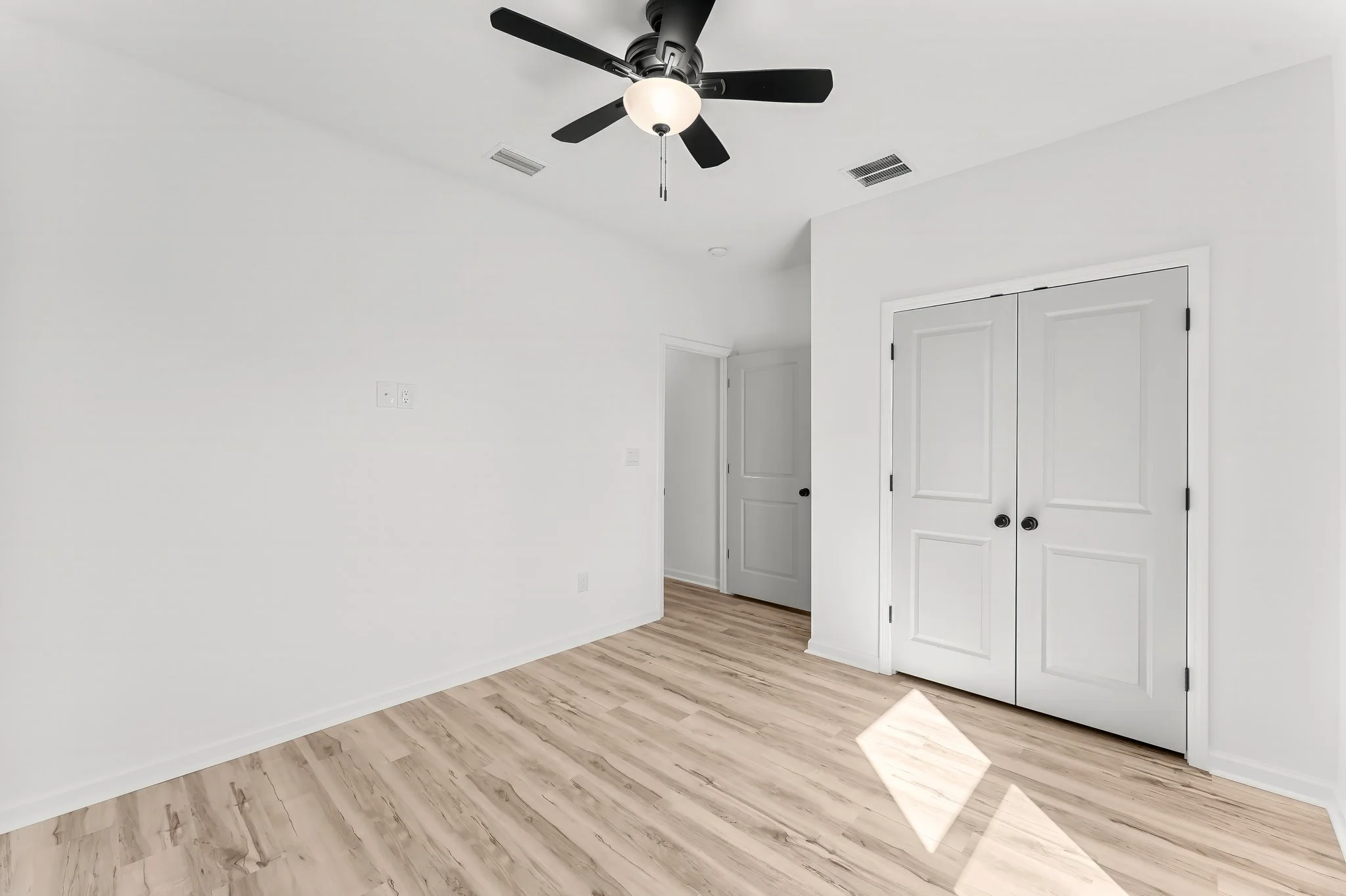 13-web-or-mls-6108 Lake Dr-22.jpg