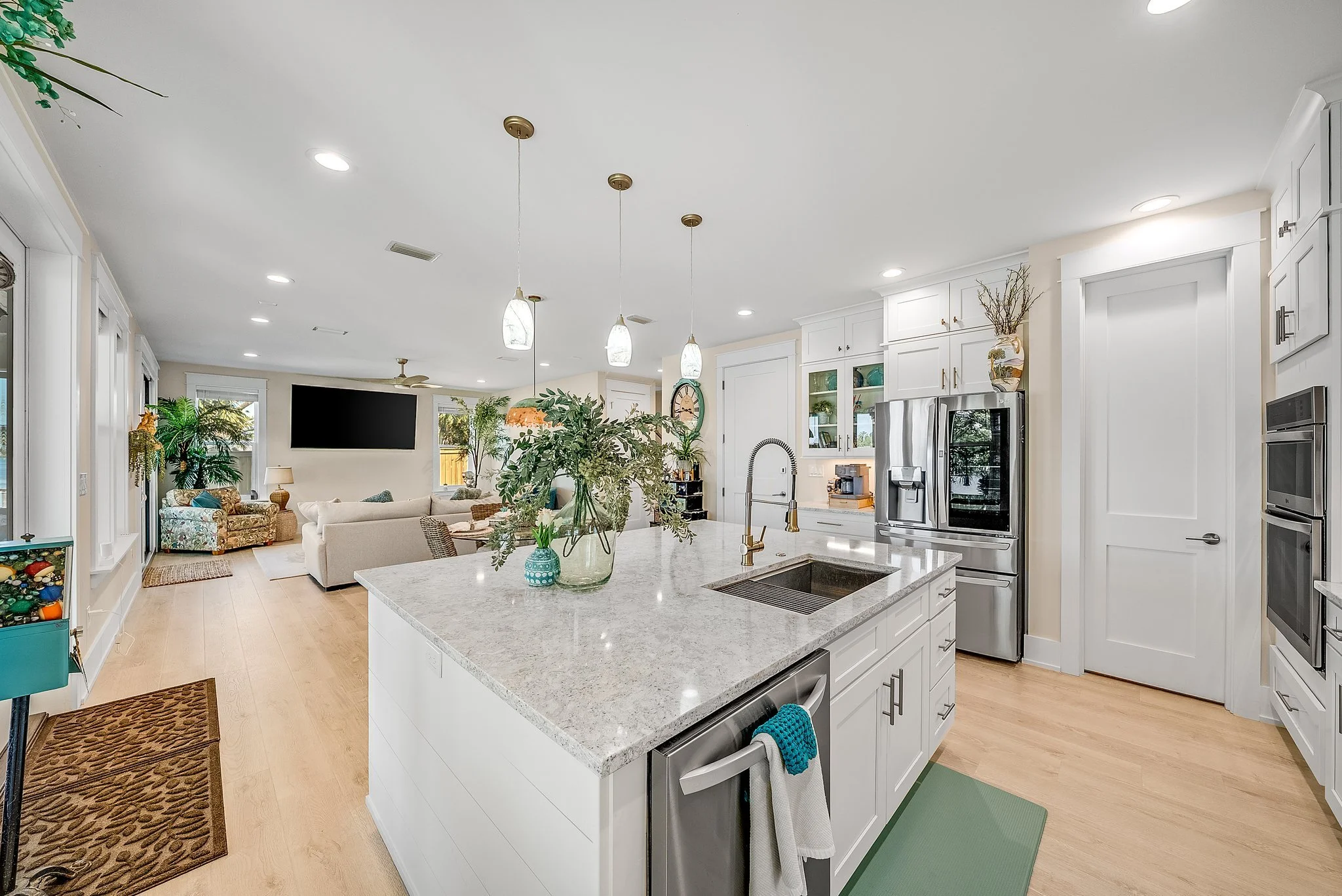 15-web-or-mls-7206 S Lagoon Dr-25.jpg