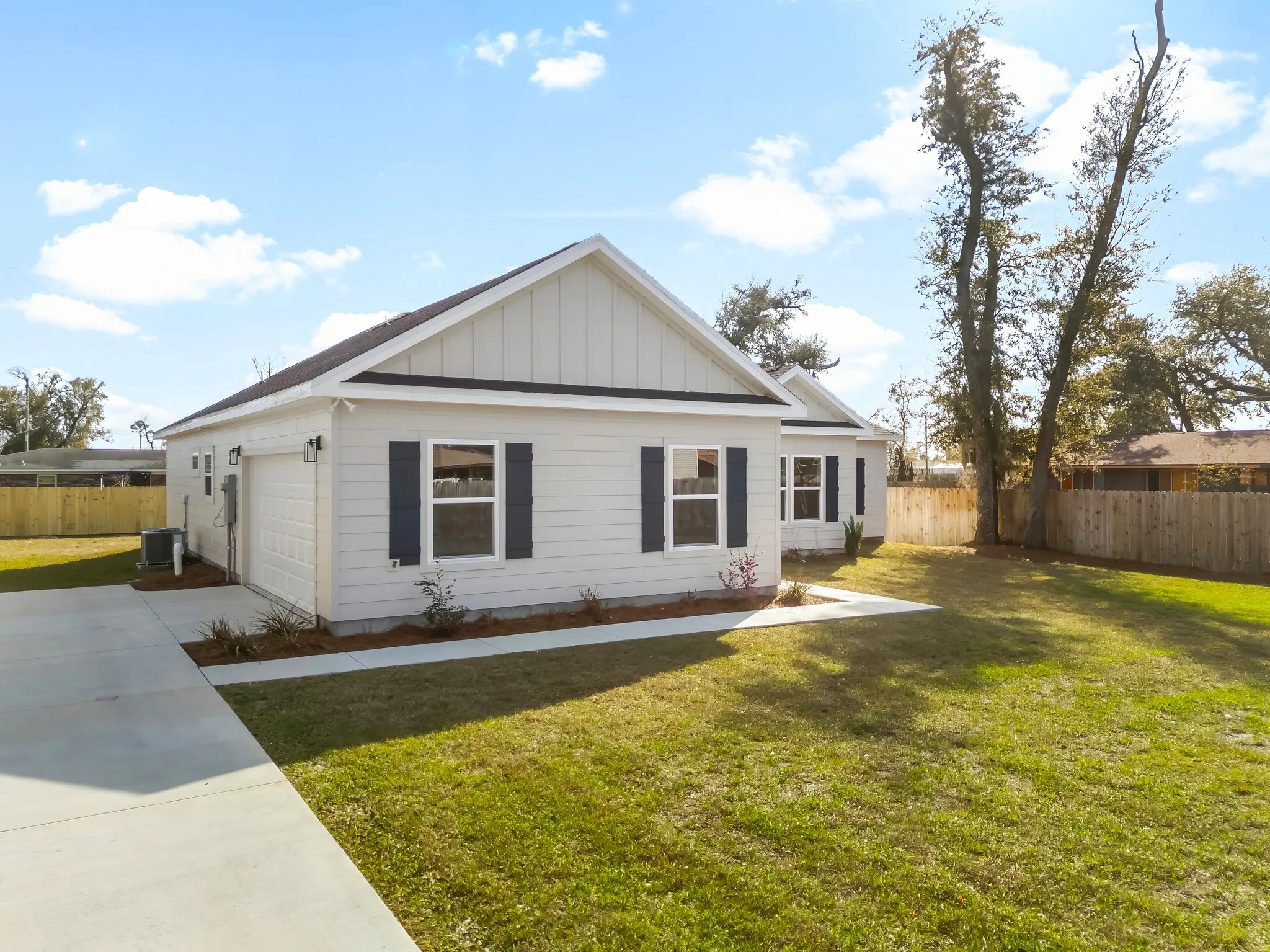42-web-or-mls-6108 Lake Dr-3.jpg