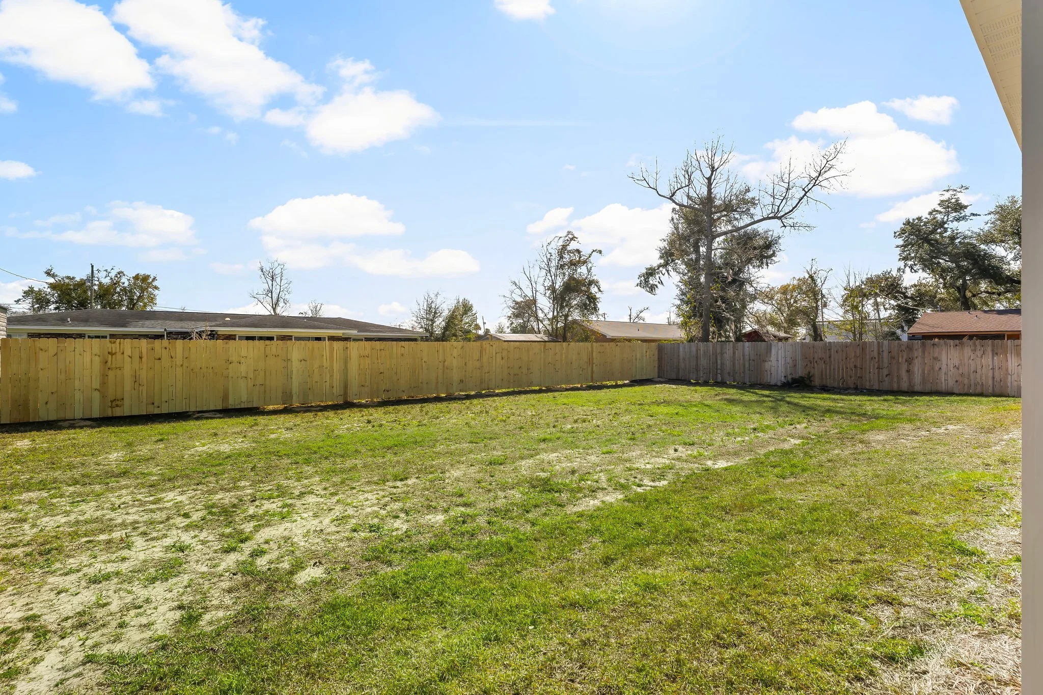 41-web-or-mls-6108 Lake Dr-48.jpg
