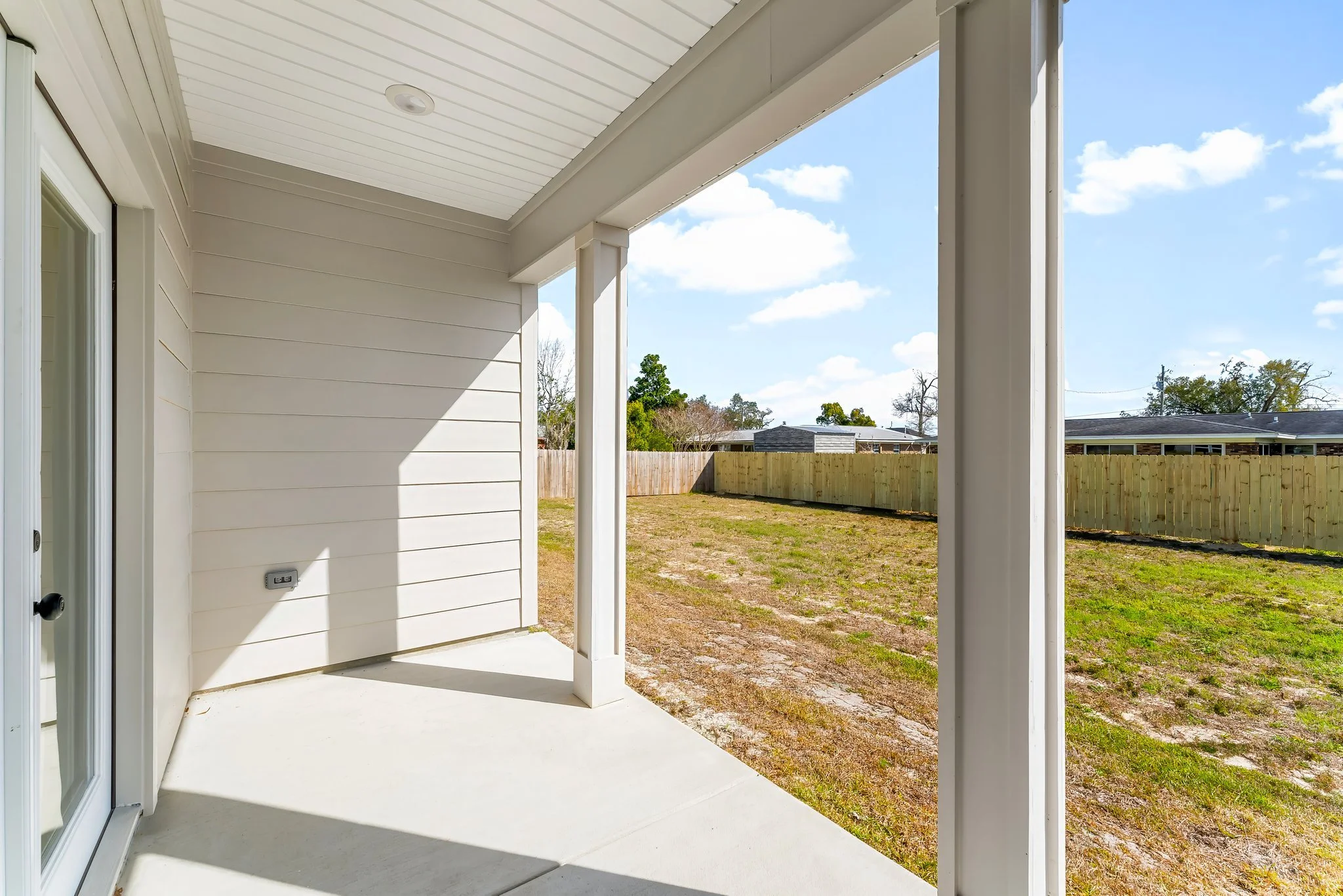 38-web-or-mls-6108 Lake Dr-45.jpg