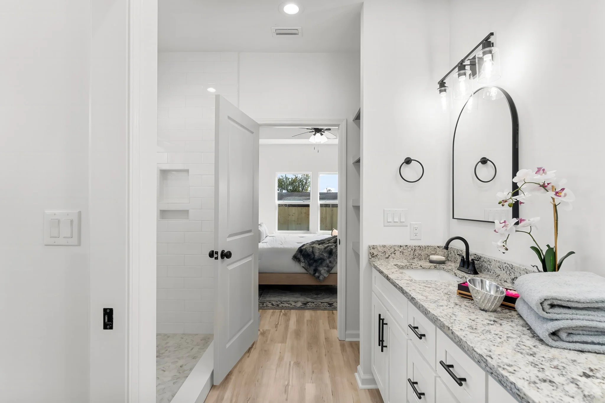 35-web-or-mls-6108 Lake Dr-42.jpg