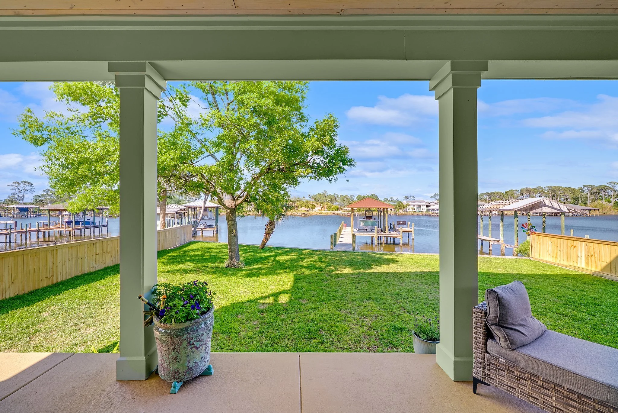 20-web-or-mls-7206 S Lagoon Dr-30.jpg