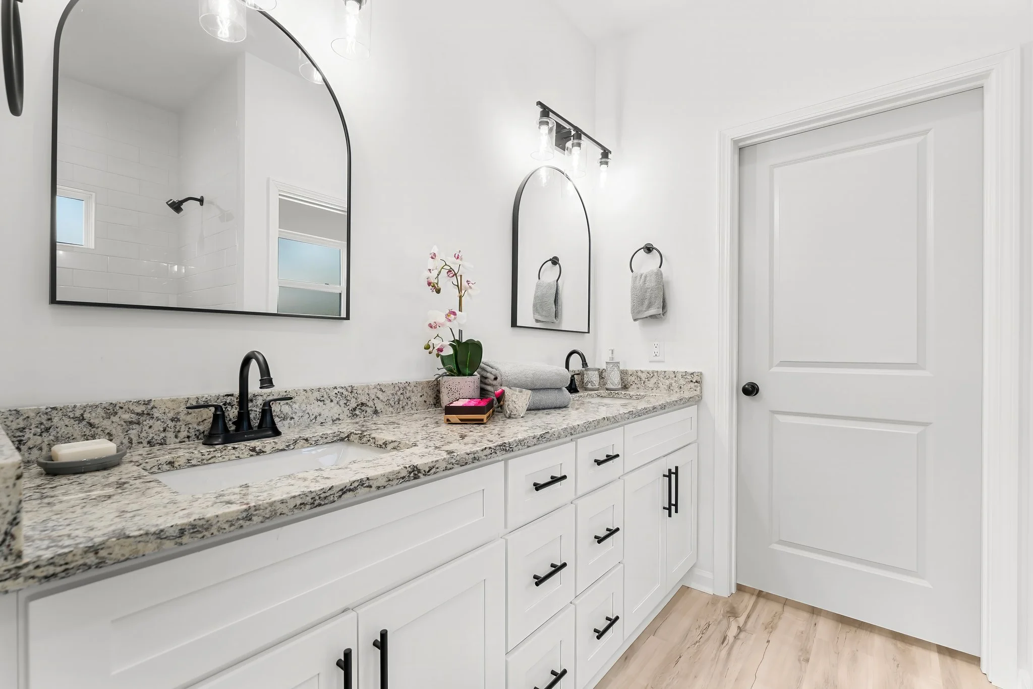 33-web-or-mls-6108 Lake Dr-40.jpg