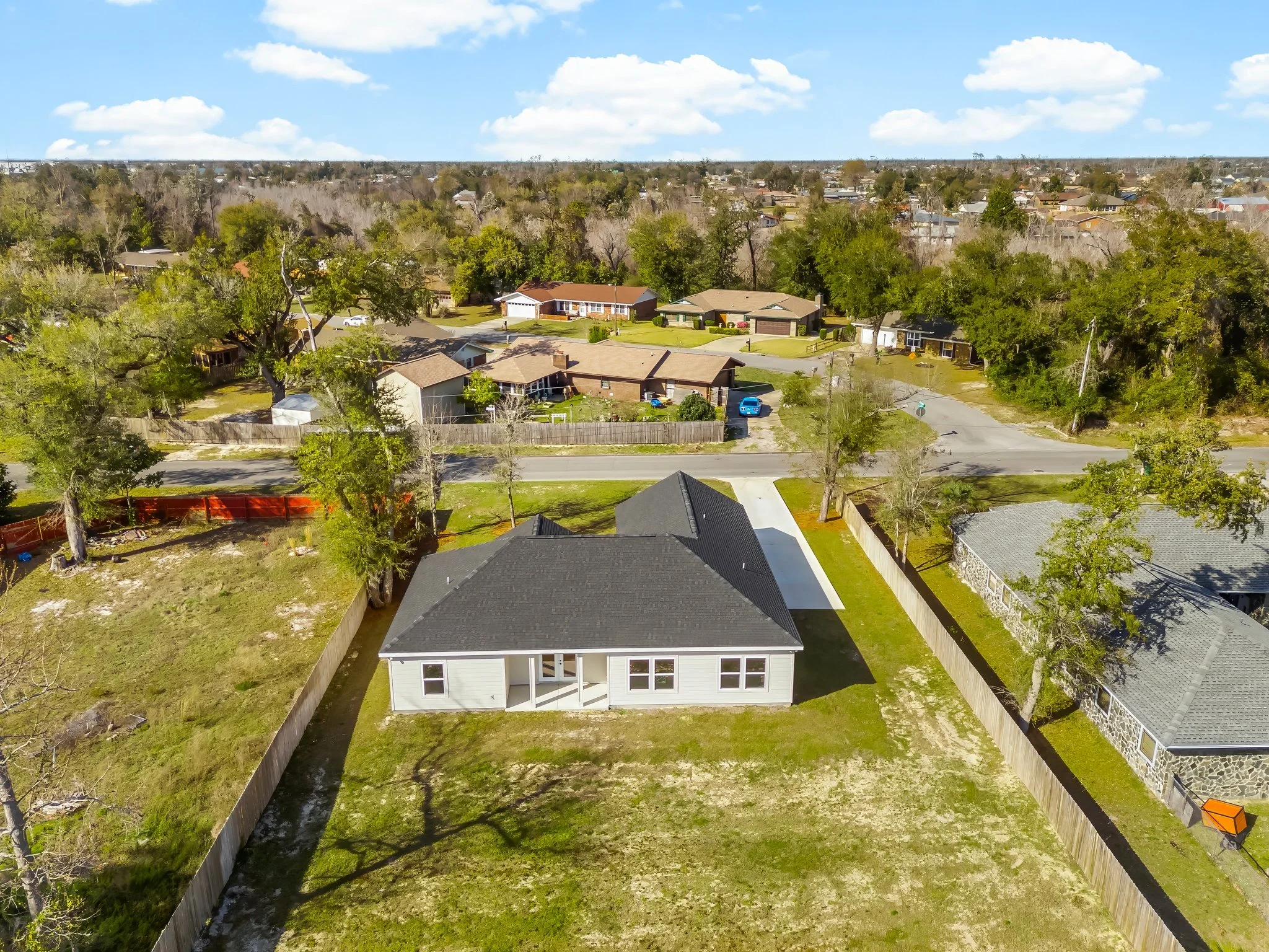 50-web-or-mls-6108 Lake Dr-12.jpg