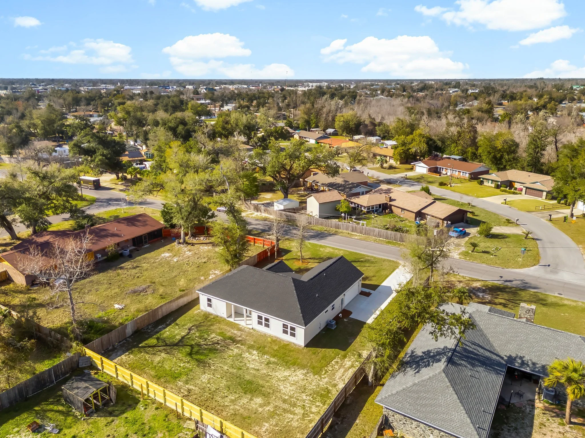 51-web-or-mls-6108 Lake Dr-13.jpg