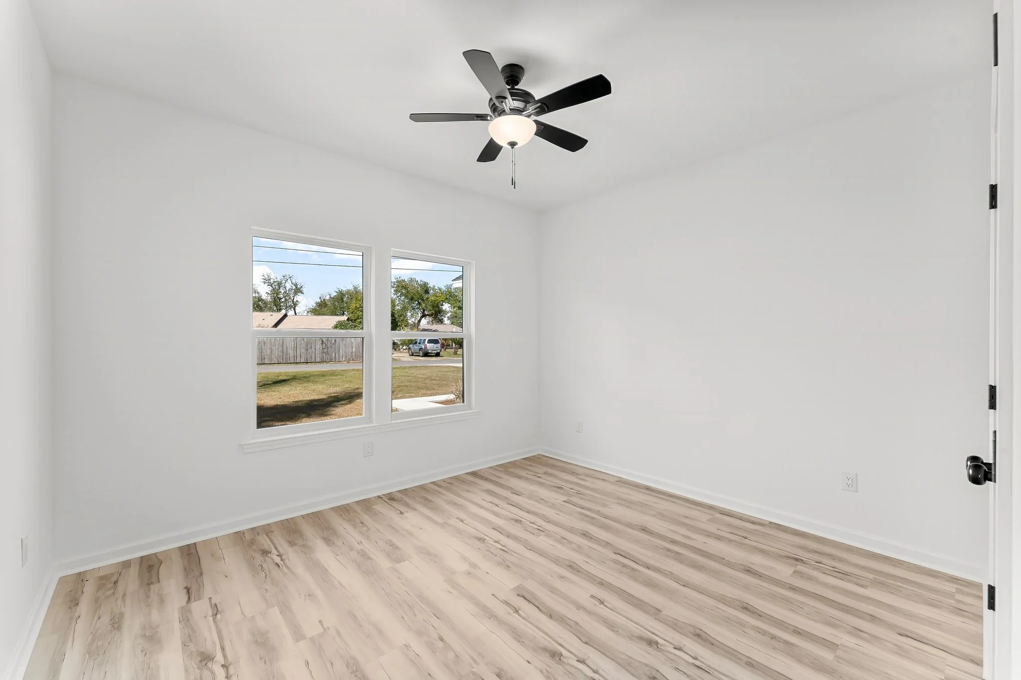 7-web-or-mls-6108 Lake Dr-16.jpg