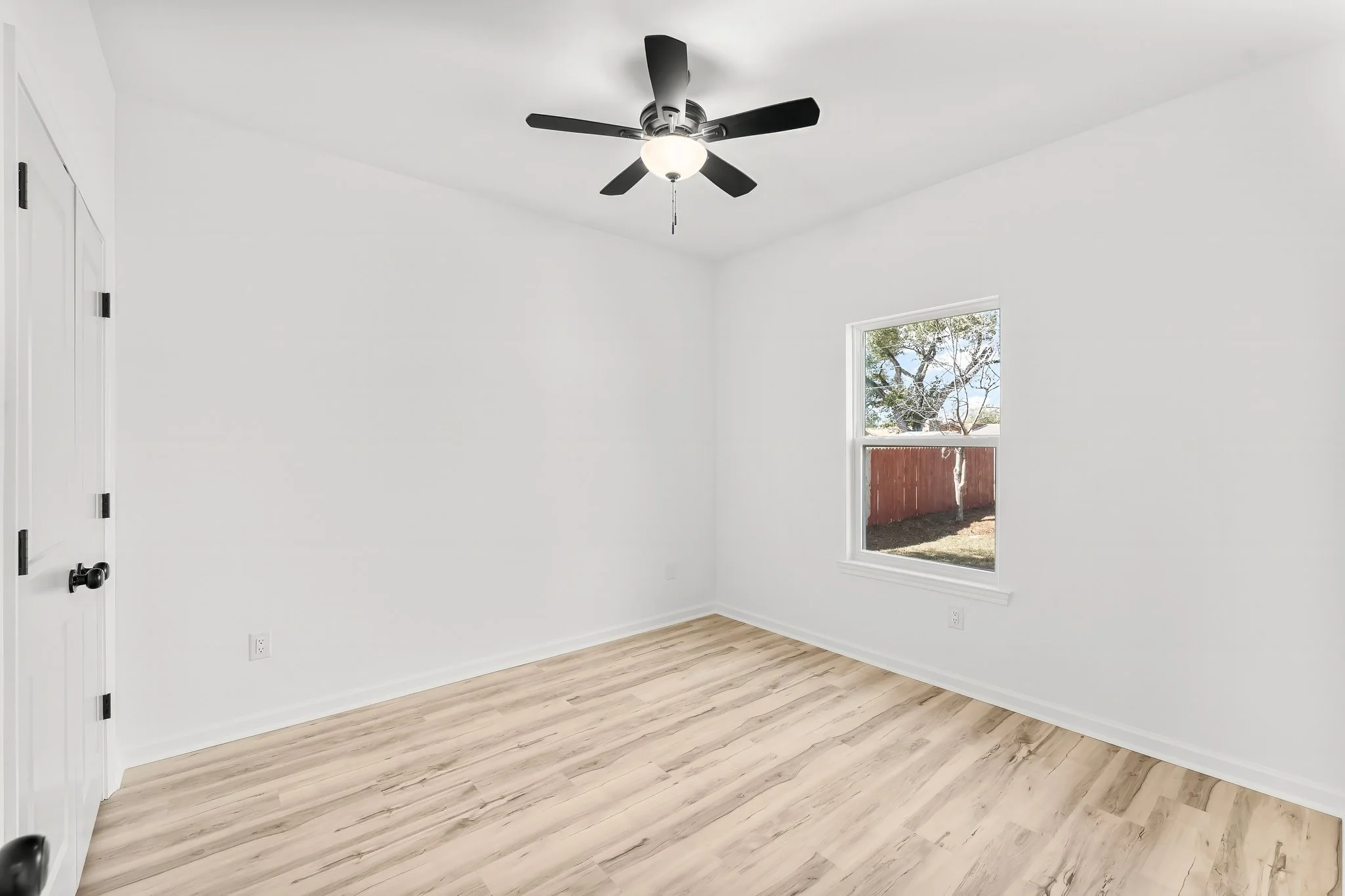 9-web-or-mls-6108 Lake Dr-18.jpg