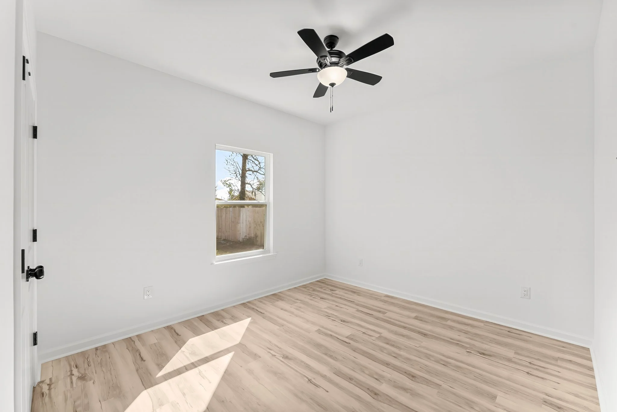 12-web-or-mls-6108 Lake Dr-21.jpg