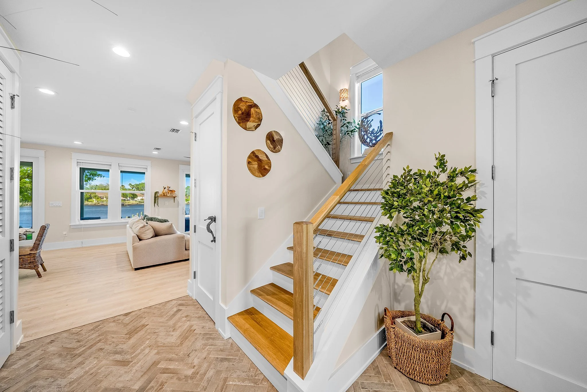 21-web-or-mls-7206 S Lagoon Dr-31.jpg