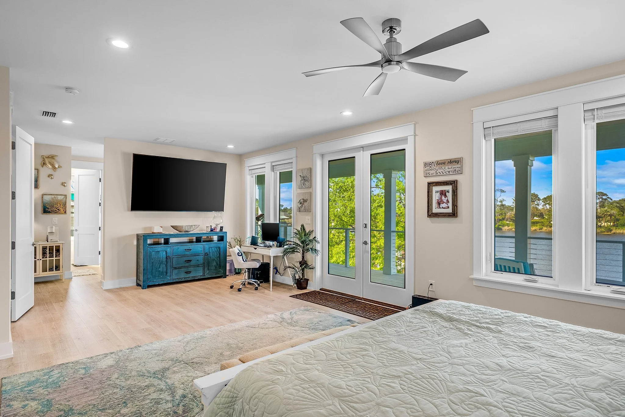 27-web-or-mls-7206 S Lagoon Dr-37.jpg