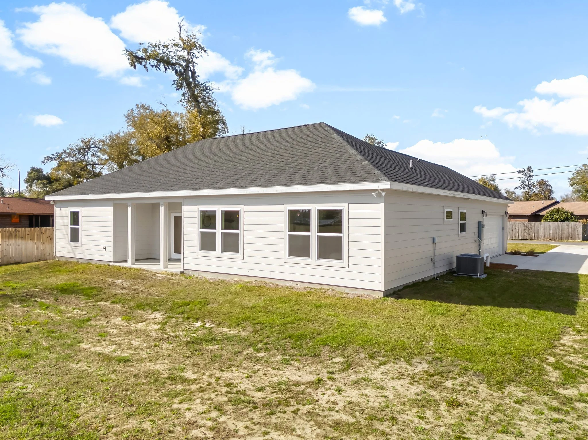 43-web-or-mls-6108 Lake Dr-4.jpg