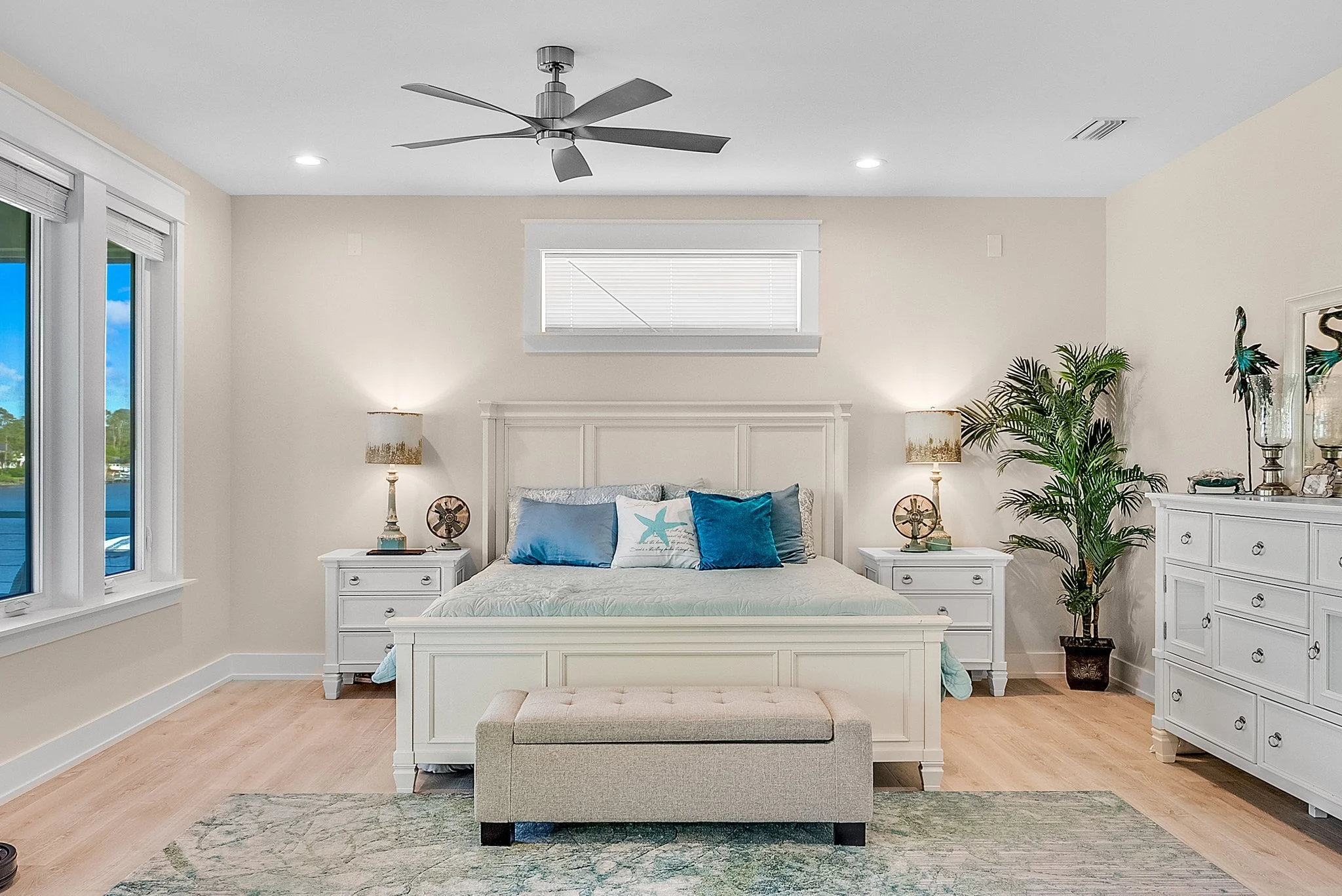 26-web-or-mls-7206 S Lagoon Dr-36.jpg