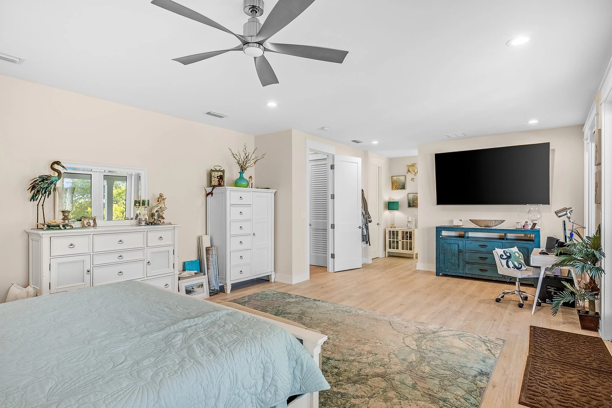 28-web-or-mls-7206 S Lagoon Dr-38.jpg