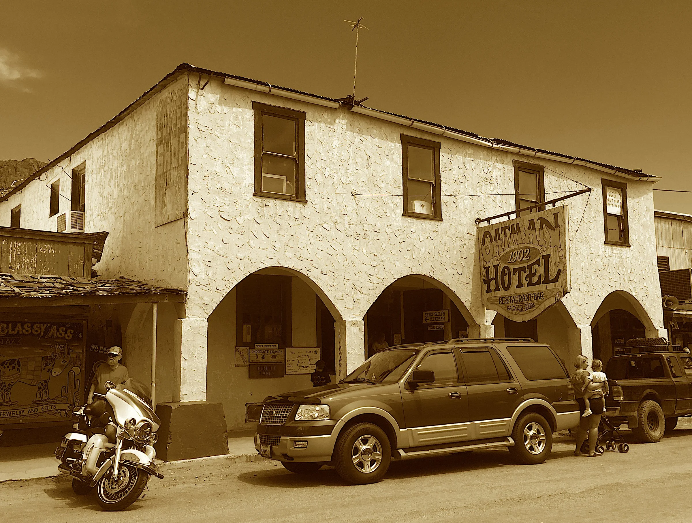 When burros roam freely and gold fueled the flame,
This Route 66 town gained nostalgic fame.
Though Clark and Carole may not have stayed here,
The honeymoon story still draws crowds near.
With ghosts, wedding myths, and neon aglow—
The Durlin remains