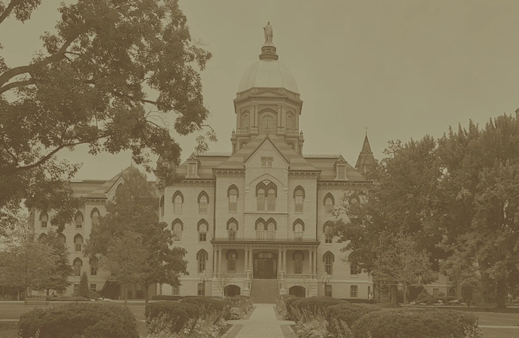A blaze once consumed all the learning inside,
But faith—and a million—restored it with pride.
A dome touched with gold and a Virgin so tall,
That pilgrims and students still gaze from the mall.
Each leaf has been burnished by centuries passed—
A hal