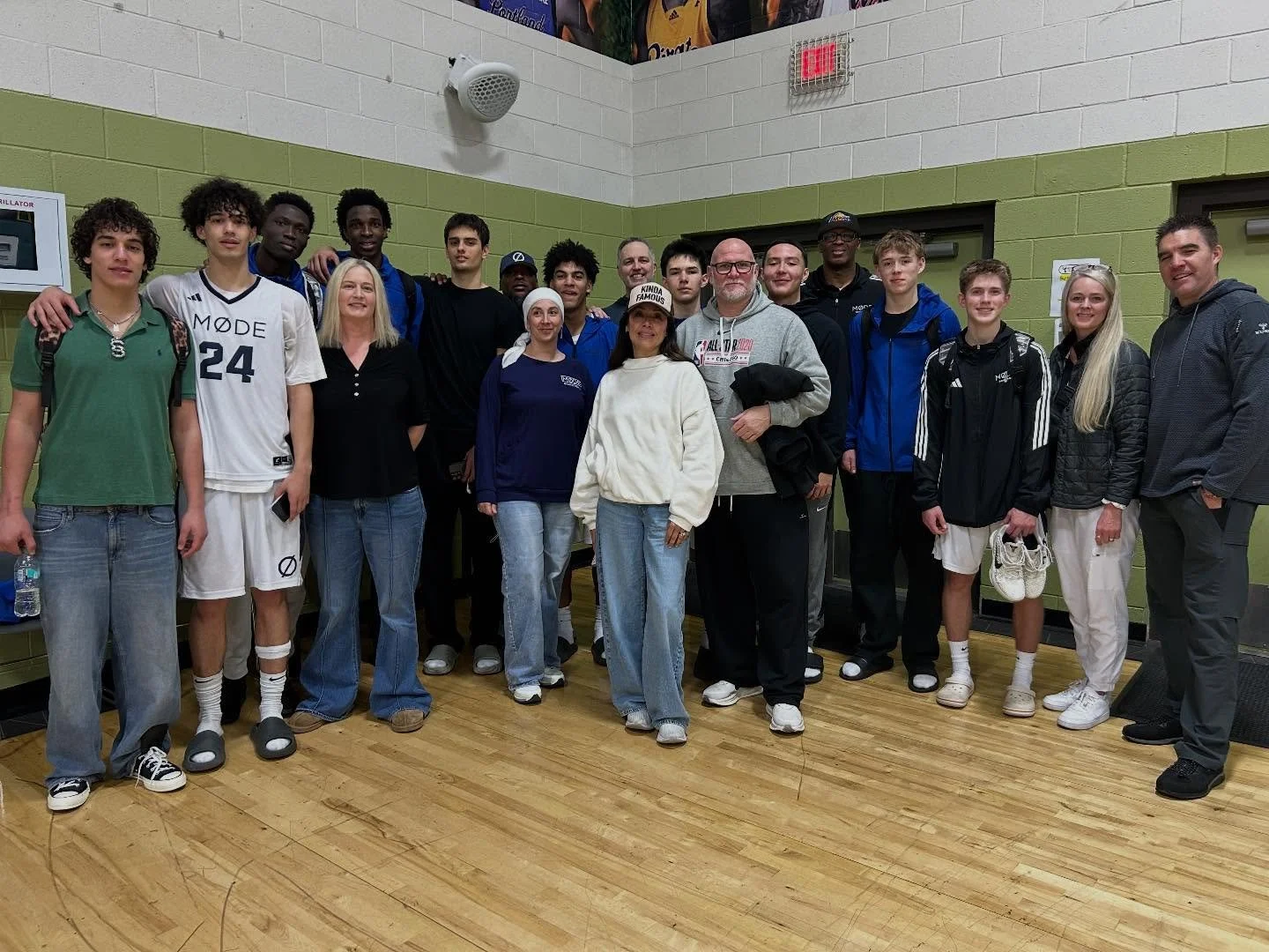 It takes a village.  MODE wraps up GrindSession Phoenix 2-1 after an 87-65 win today over Elite Prep (AZ). thanks to all the parents who traveled down to support us and help make MODE basketball work. 

Go MODE!!!