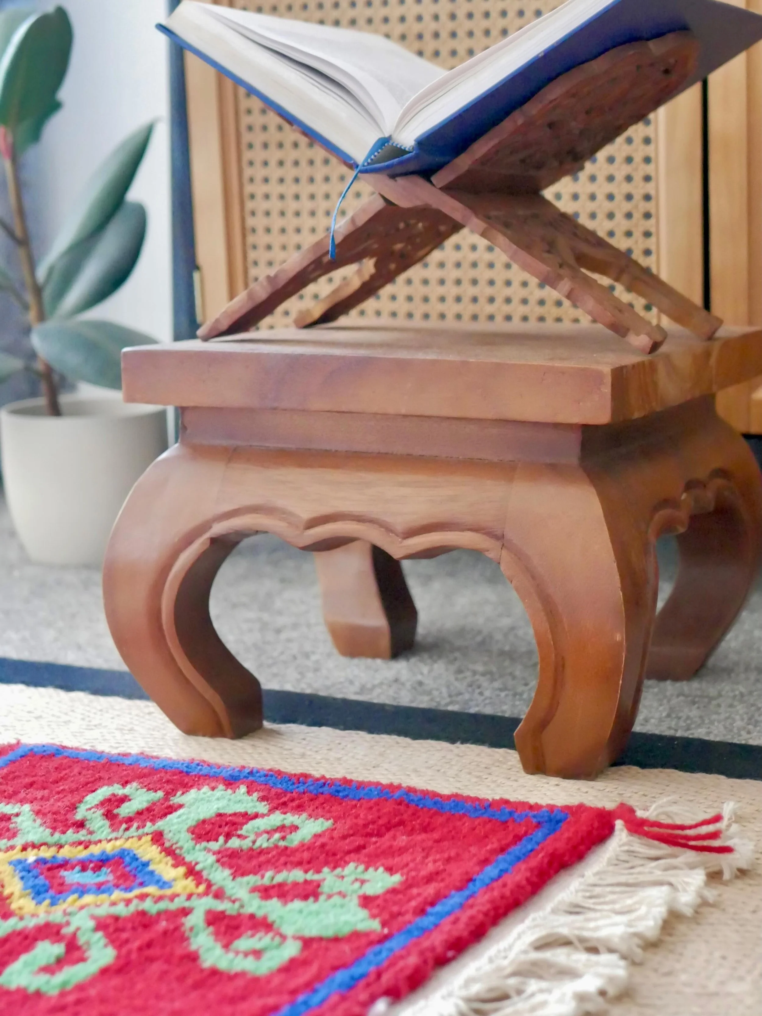 Very happy to share that the Svāhā X Yul collection is now available on the Svāhā shop! (Link in Bio) 

If you&rsquo;ve been struggling to keep consistent in your practice these mats can be a wonderful invitation to sit with your Self :) 

As these p