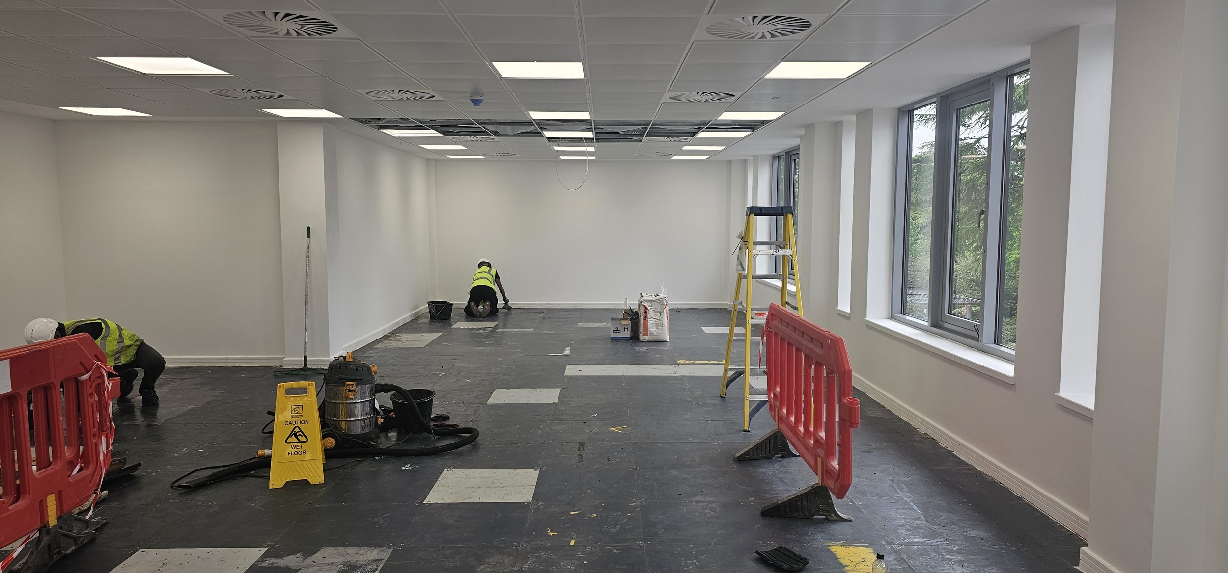 Raised Access Floor Glue Removal in London - What Contractors Need to Know