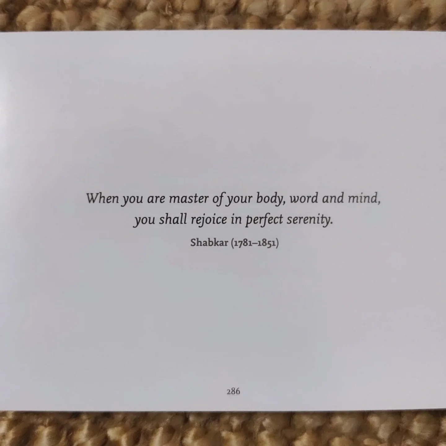 Slow mornings 🖤 Bem vindo, Abril!