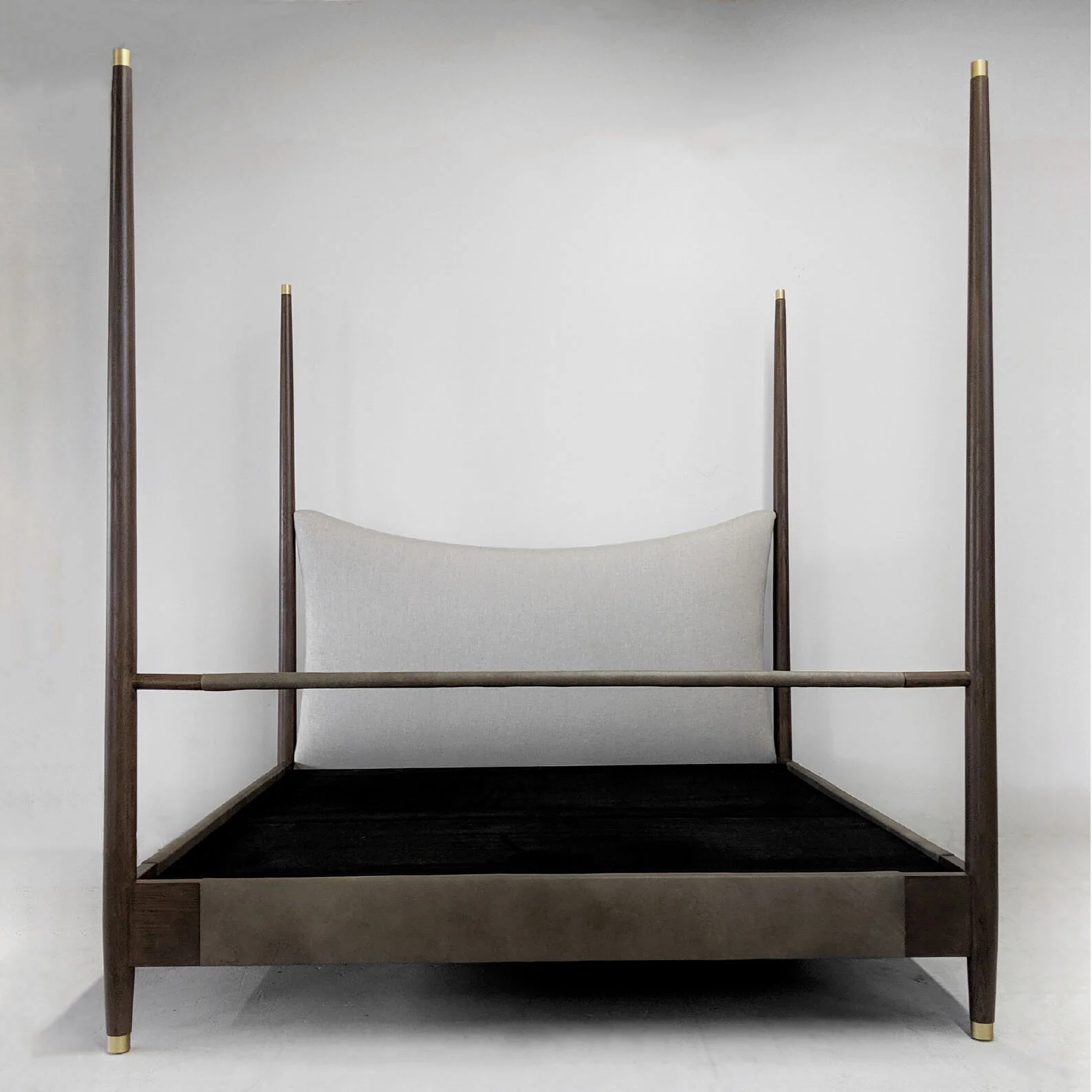 elegant-upholstered-headboard-poster-bed-manta.jpg