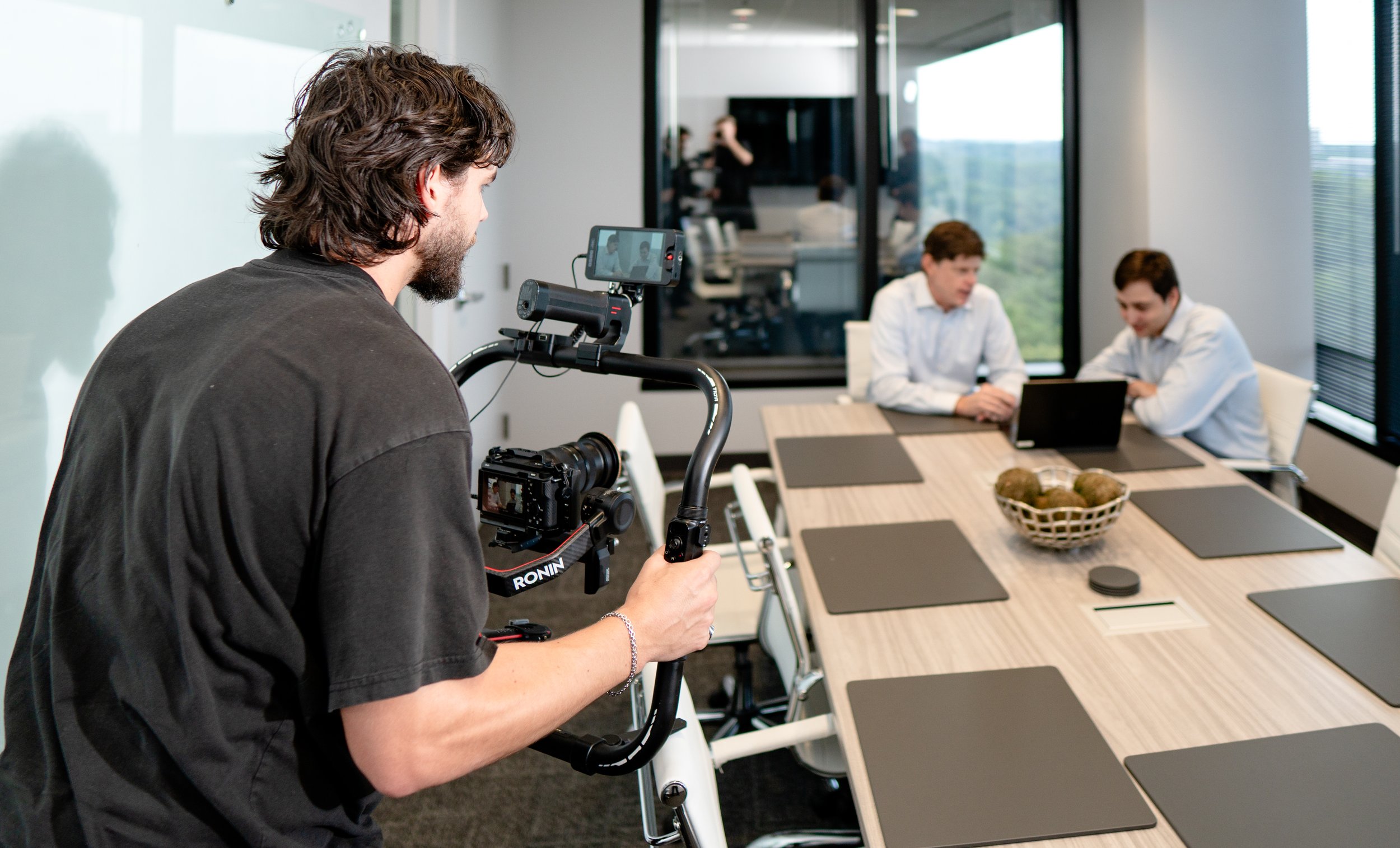How Financial Advisors Use Video to Build Trust Before the First Meeting