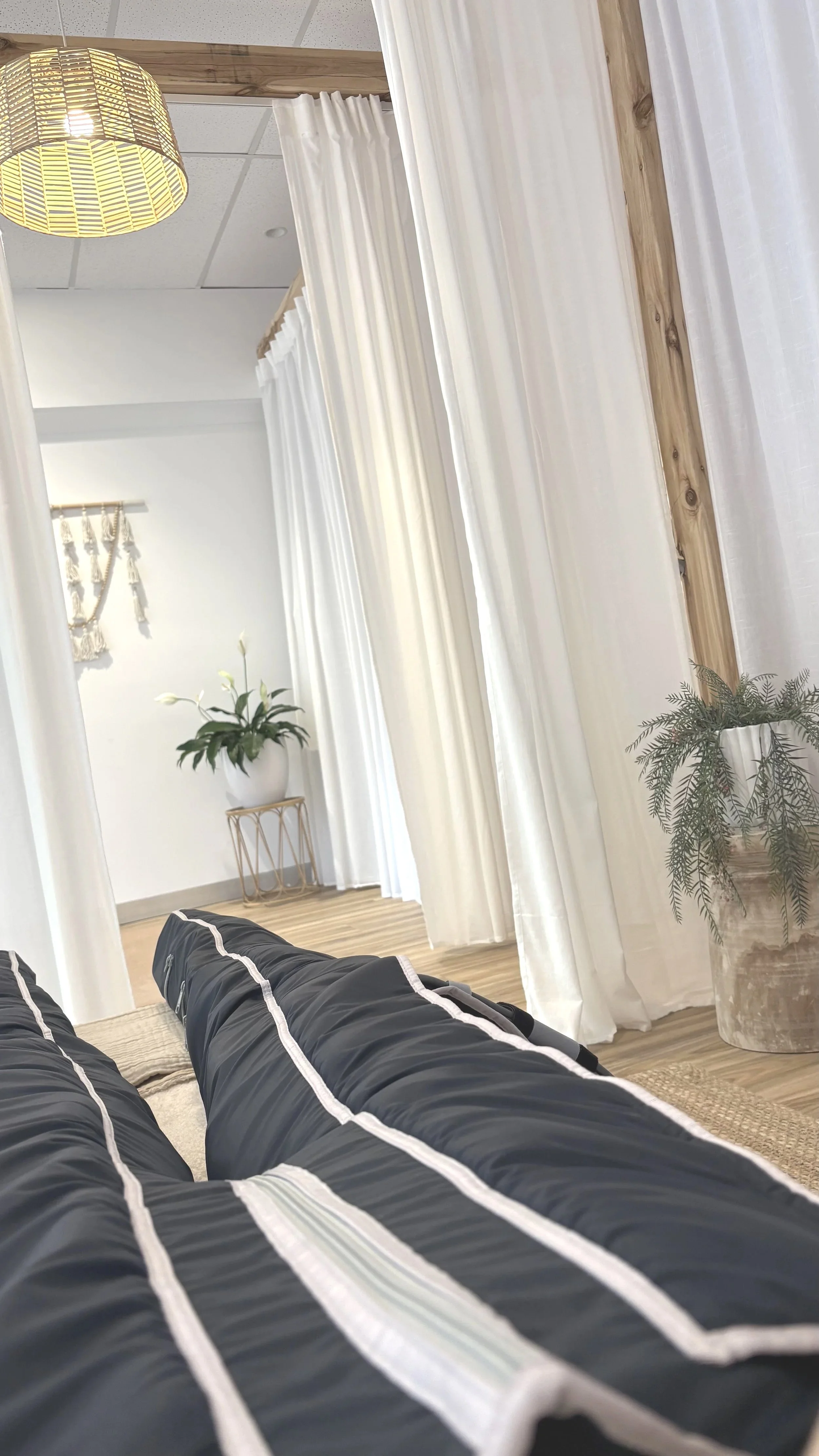 Red-light full body Pod, Cryo Dry Body Float, Lymphatic drainage compression massage, Breathwork