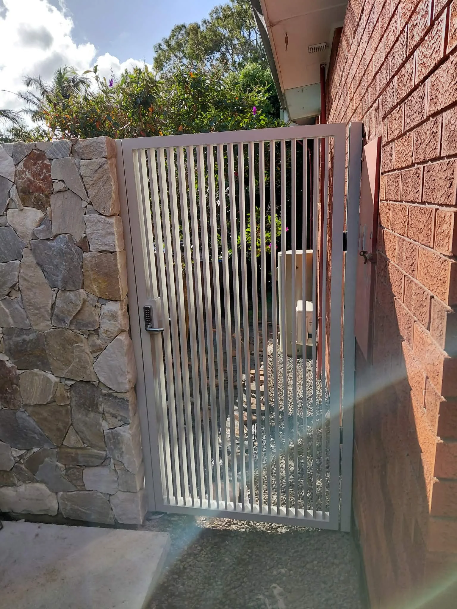 Custom-fabricated alloy gate