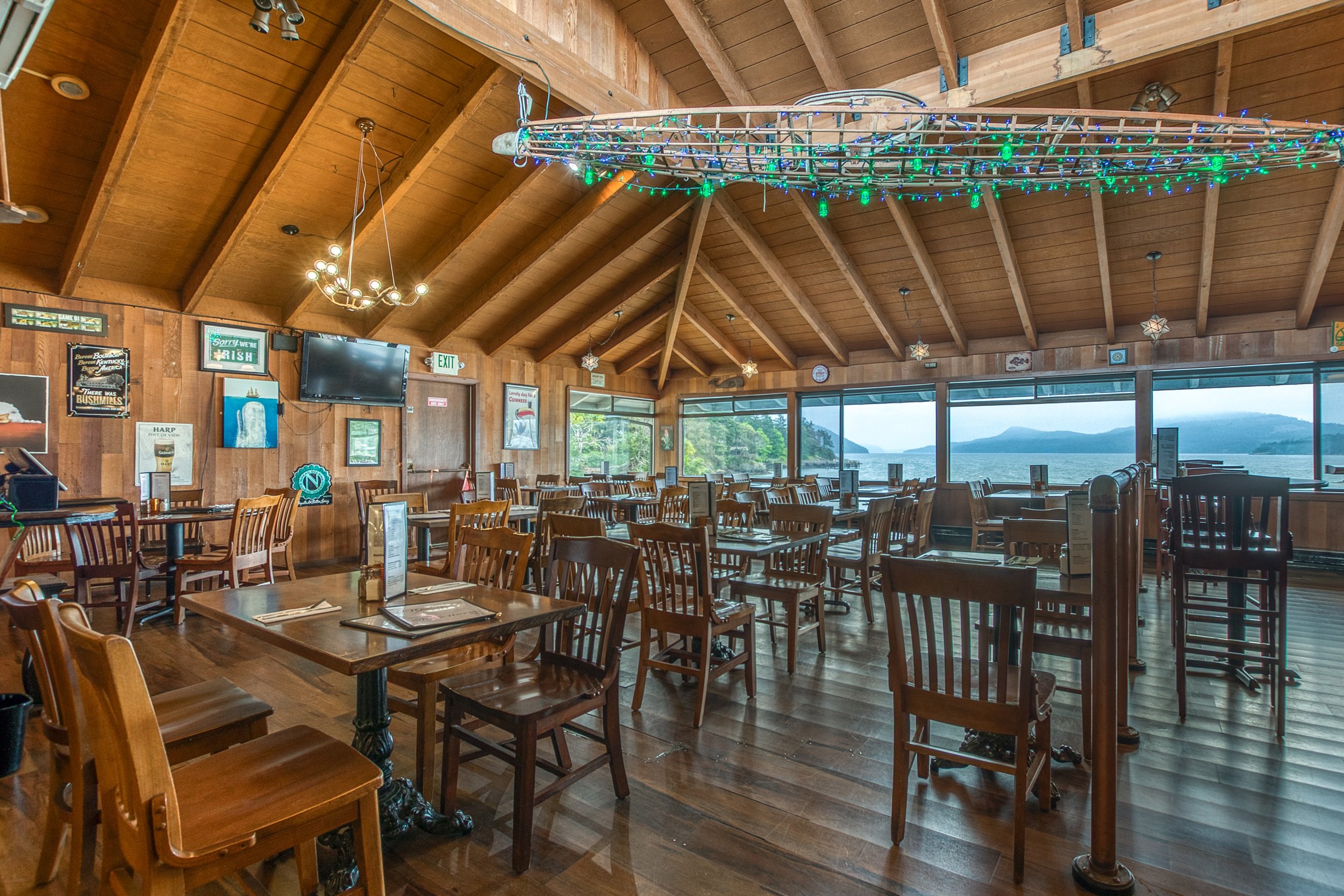 Whitehorse Pub -8.jpg