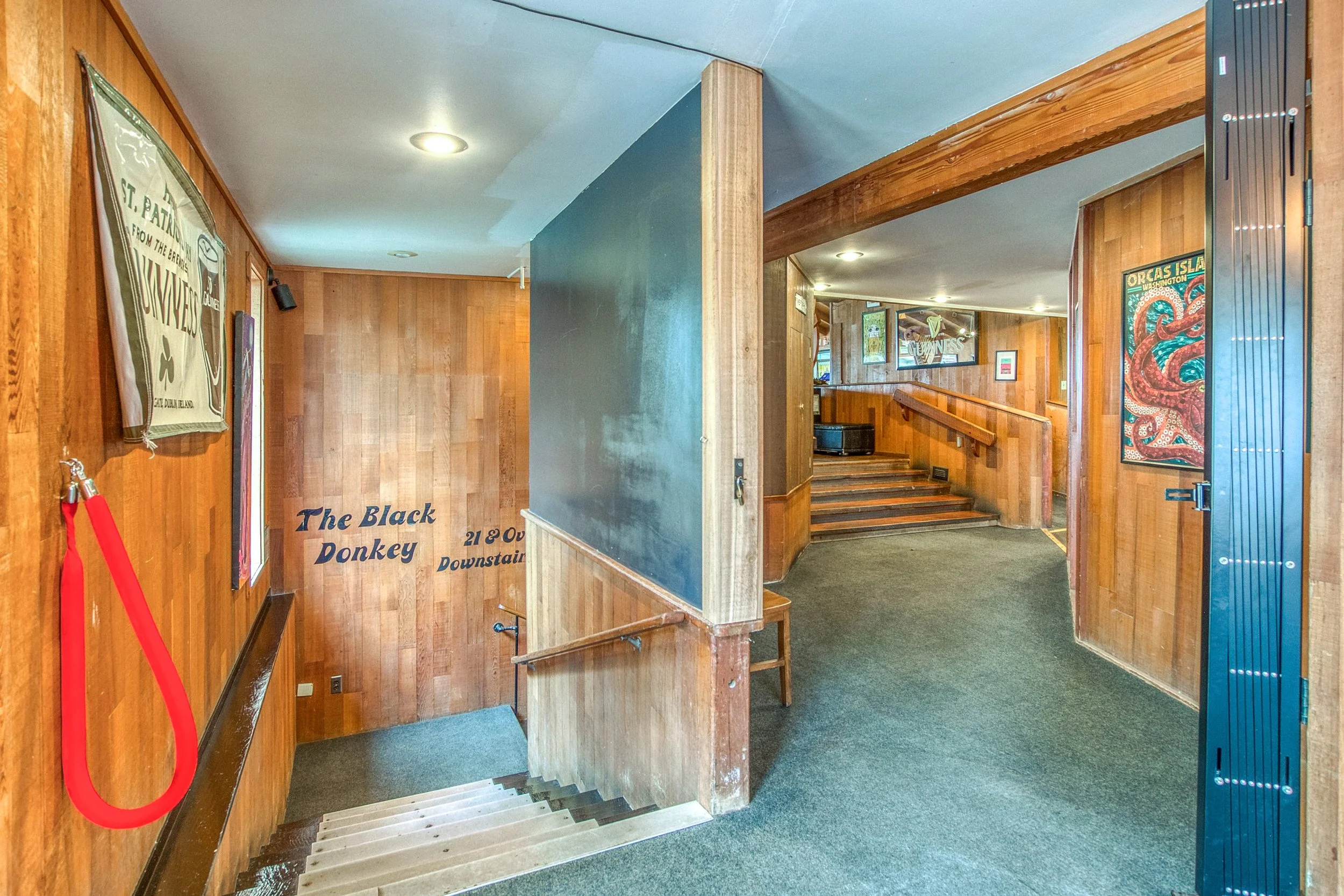 Whitehorse Pub -13.jpg