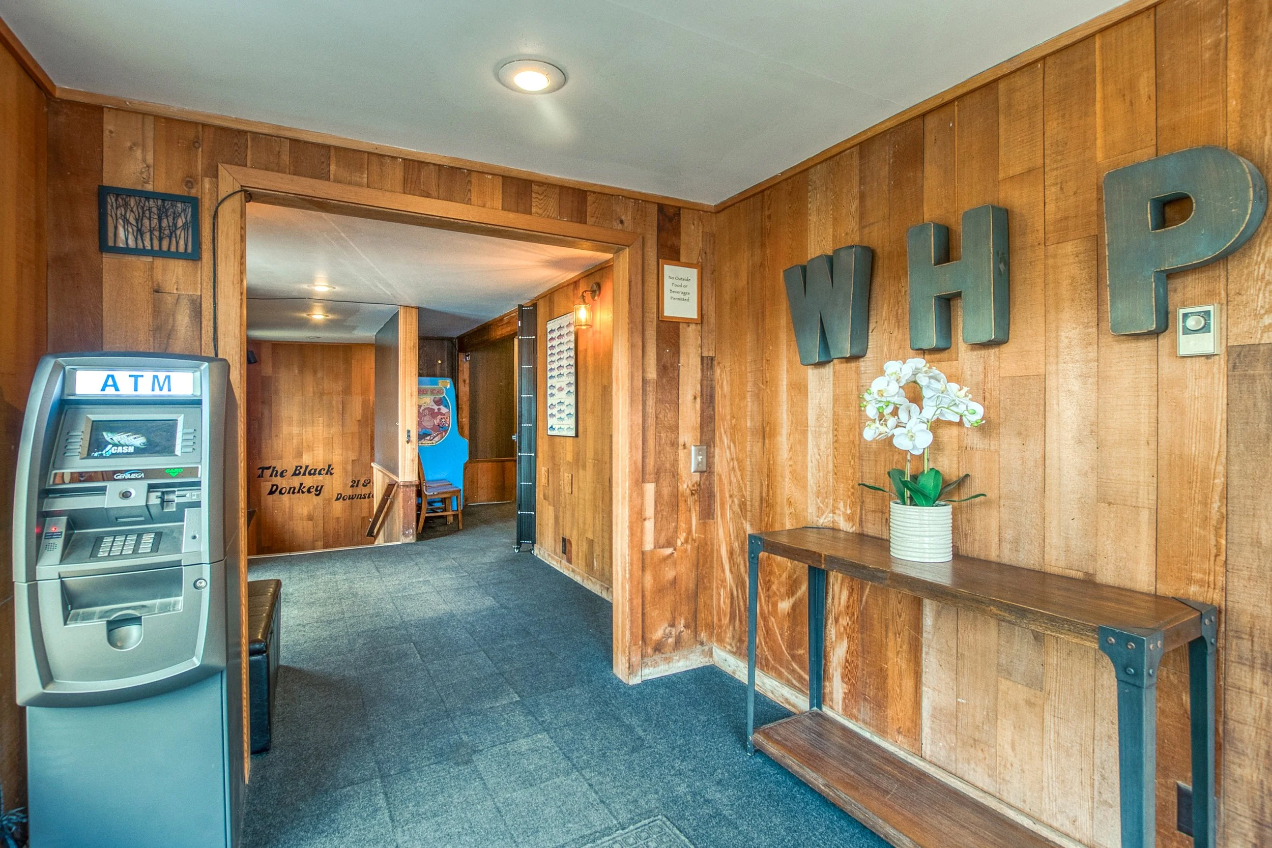 Whitehorse Pub -12.jpg