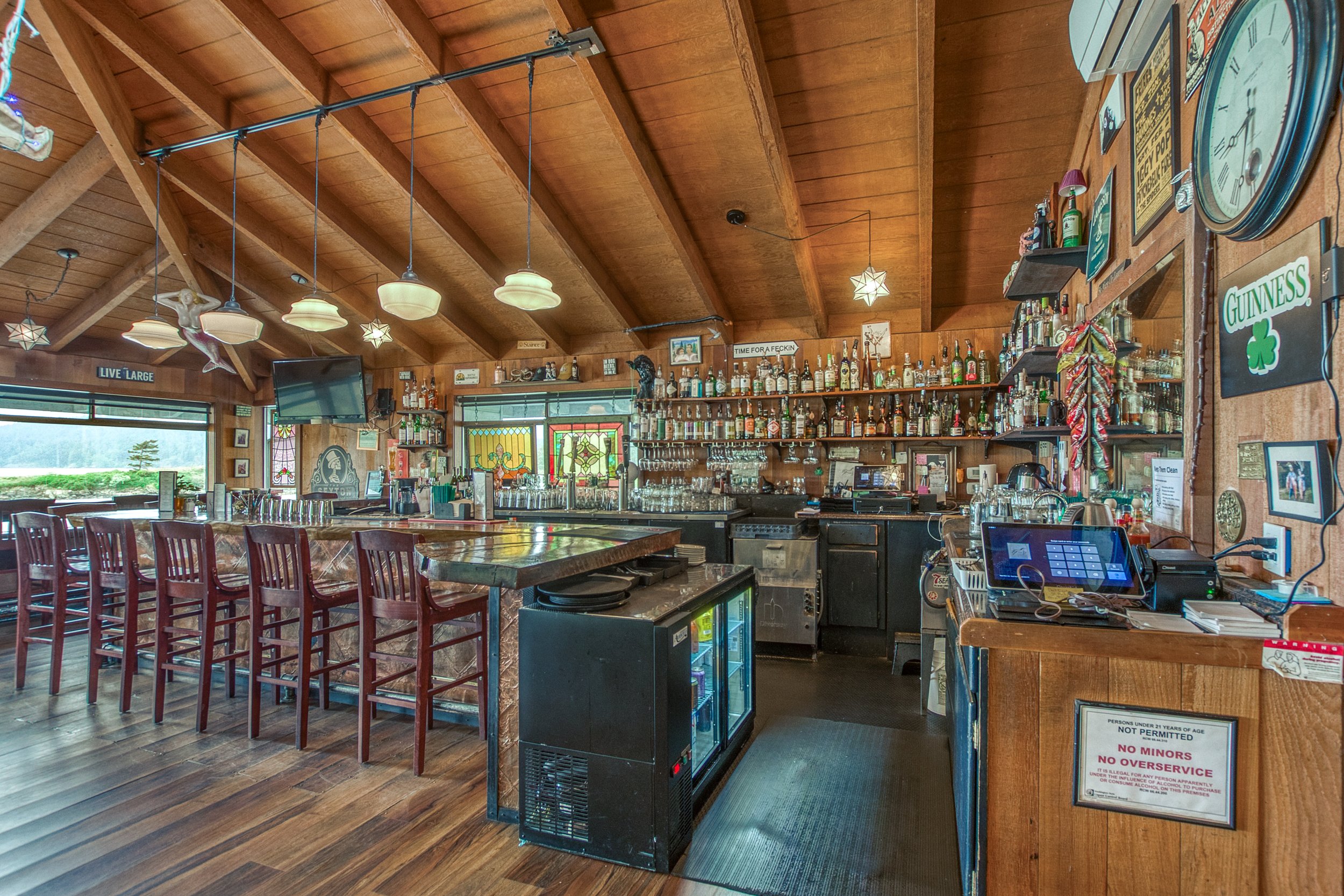 Whitehorse Pub -9.jpg
