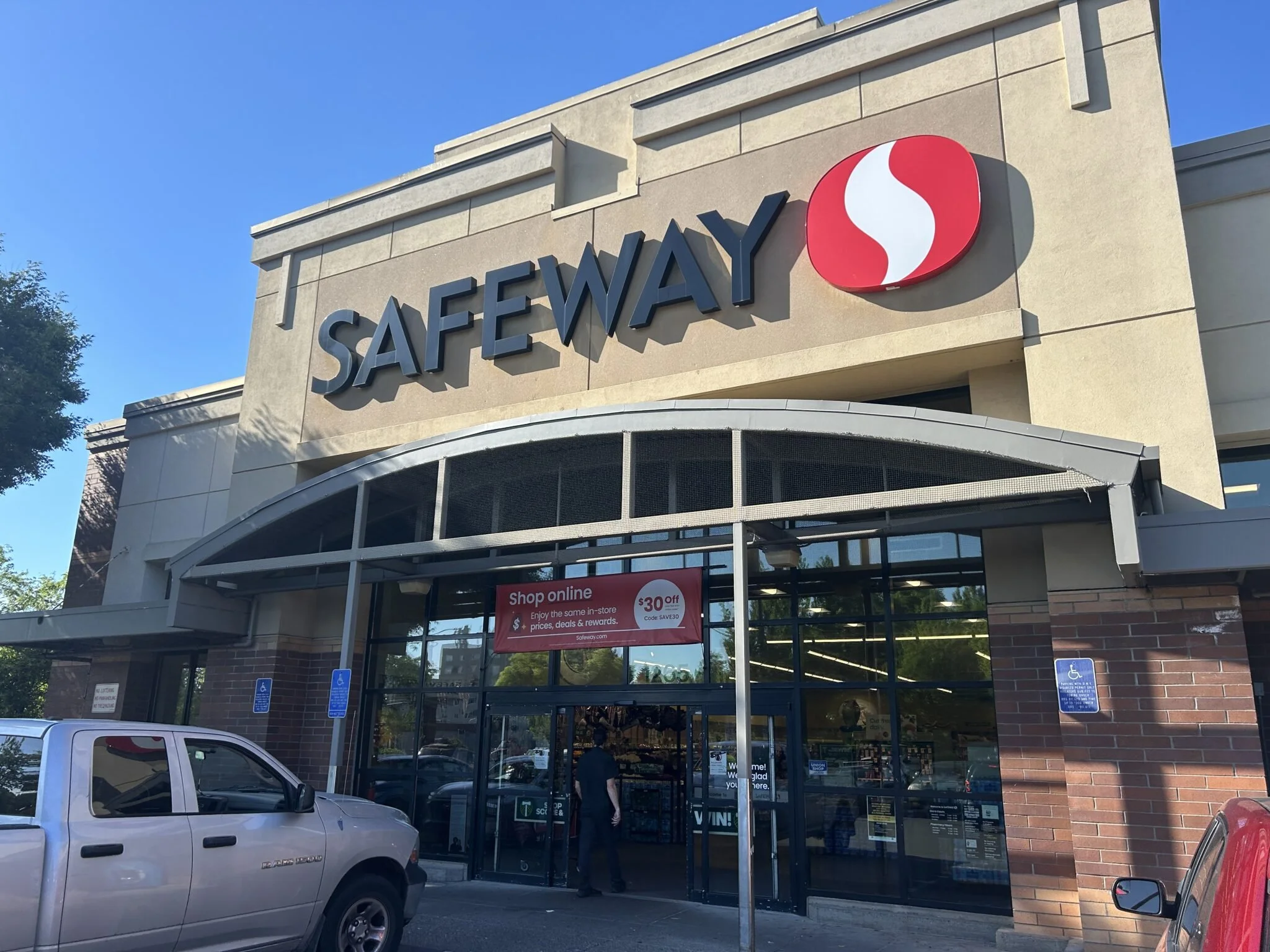 Oregonians using SNAP benefits most frequently listed big grocery, retail companies as employer