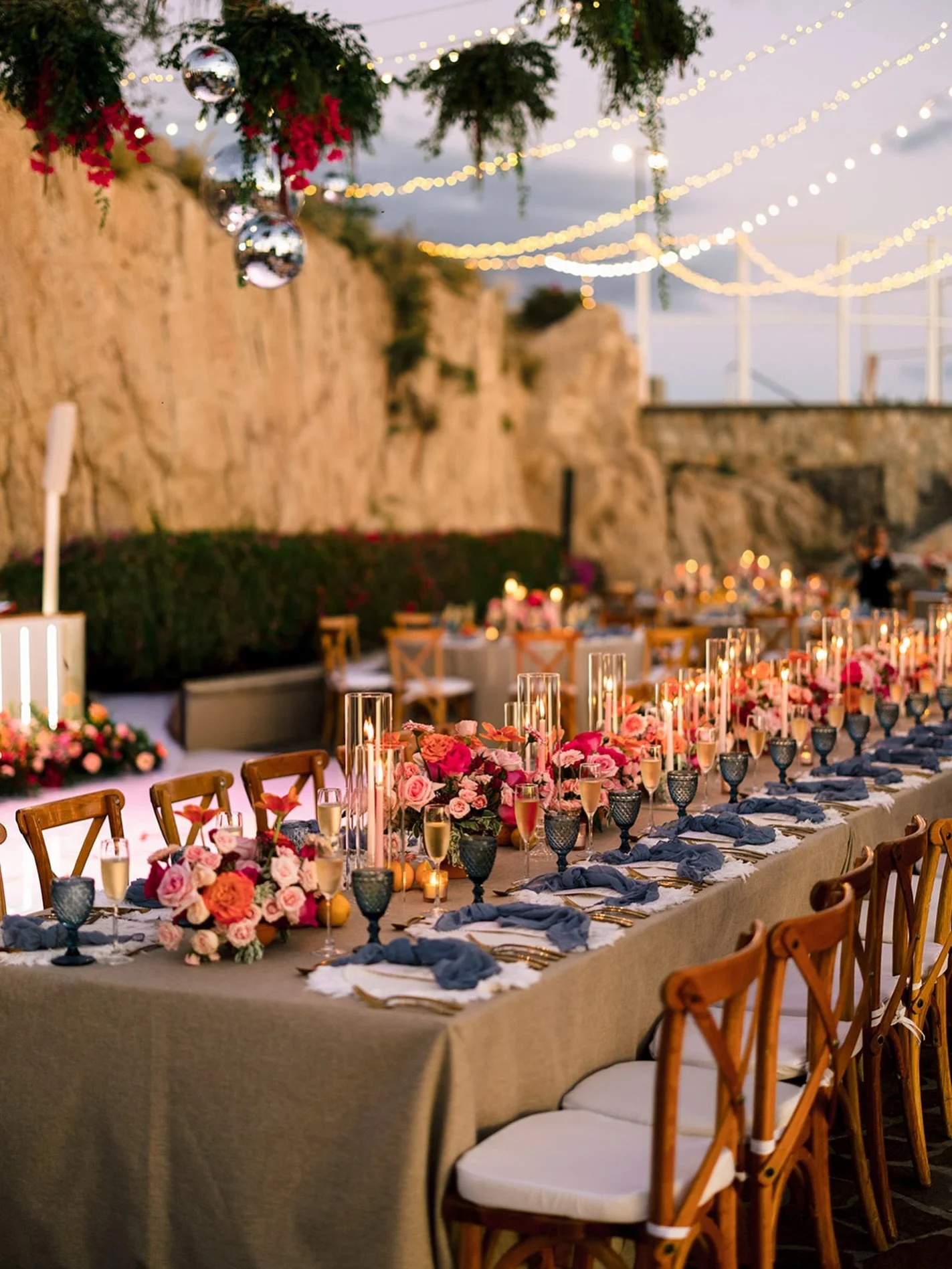 Golden hour in Cabo, where every detail feels like magic ✨🌴&thinsp;
&thinsp;
An ocean breeze, candlelight flickering, and a table set for the most unforgettable night&hellip; this is what dream weddings are made of 🤍&thinsp;
&thinsp;
Planner: @cabo