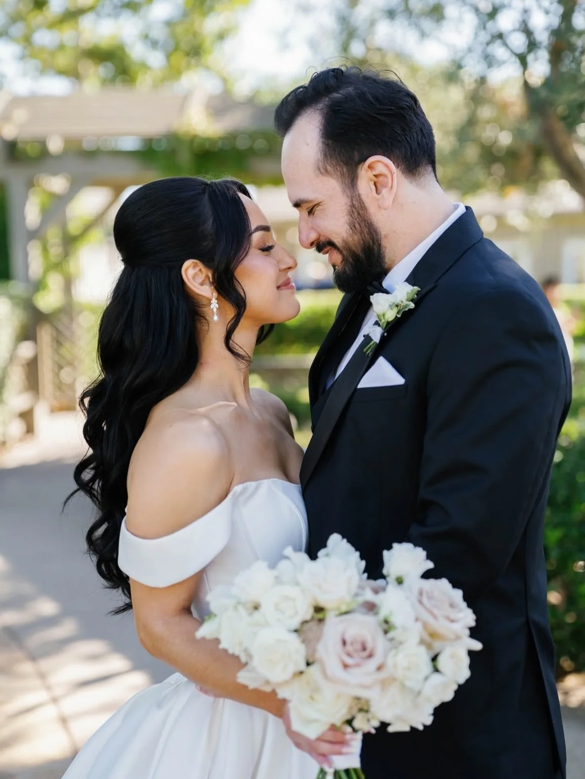 forever starts right here 🤍✨&thinsp;
&thinsp;
the way they look at each other&hellip; nothing else matters. soft, timeless, and so in love &mdash; this is what it&rsquo;s all about 🫶🏻&thinsp;
&thinsp;
Venue: @pontewinery @ponteweddings&thinsp;
Flo