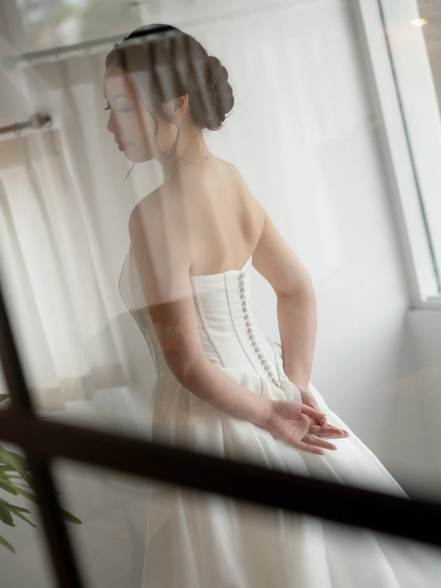 through the quiet moments before forever 🤍 soft light, delicate details, and the kind of elegance that never goes out of style ✨&thinsp;
&thinsp;
&thinsp;Venue: @agapesanclemente
Coordinator: @joyandesigns
Florals: @joyanblooms
Photographer: @sunnyp