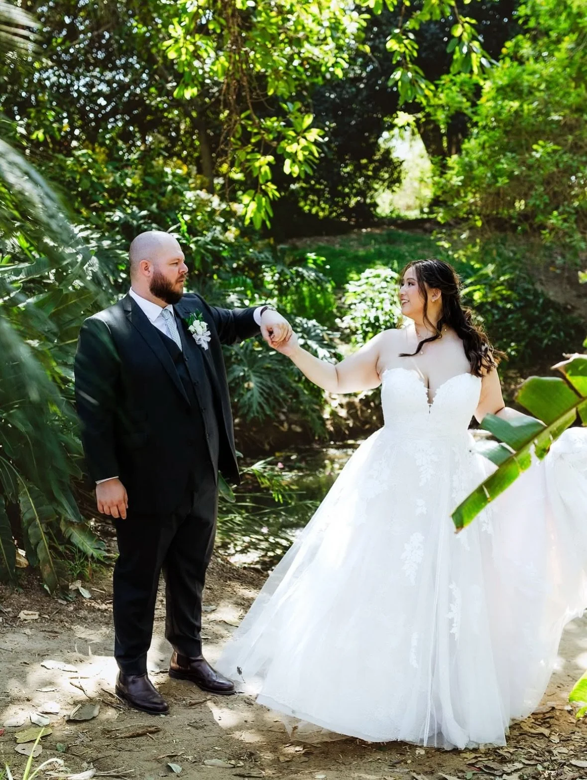 Lost in the greenery, found in each other 🤍🌿✨&thinsp;
&thinsp;
#essenseofaustralia #sayyestothedress #blushbridalcouture #2026bride #realbride